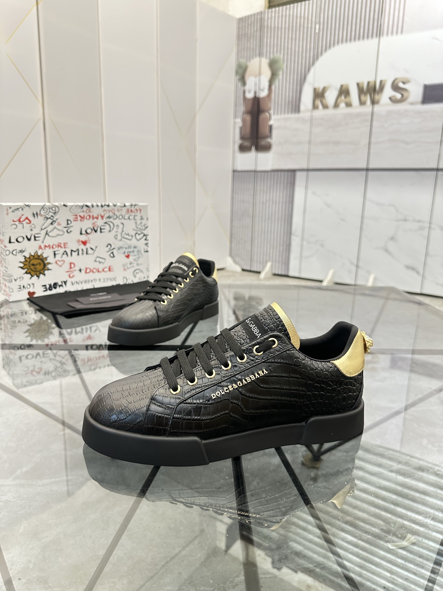 NO:352527,Price: Top quality Product trademark DG 