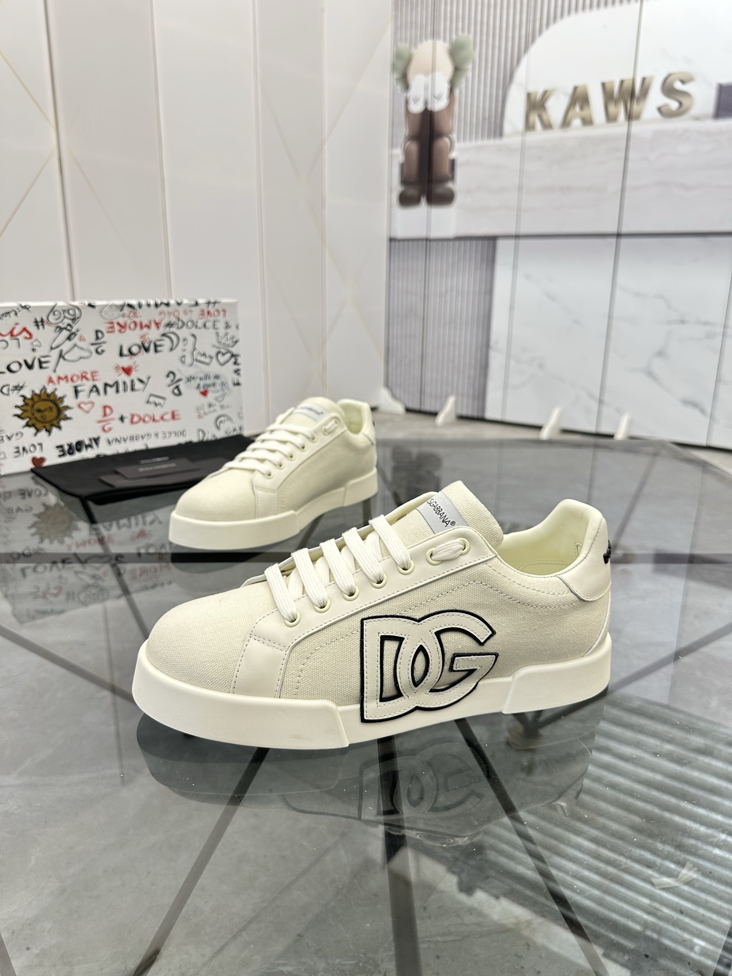 NO:352543,Price: Top quality Product trademark DG 