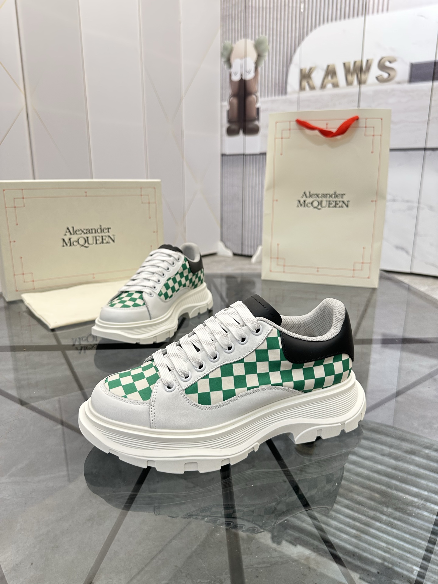 NO:357226,Price: Top quality Full set of packaging Product trademark McQuee*