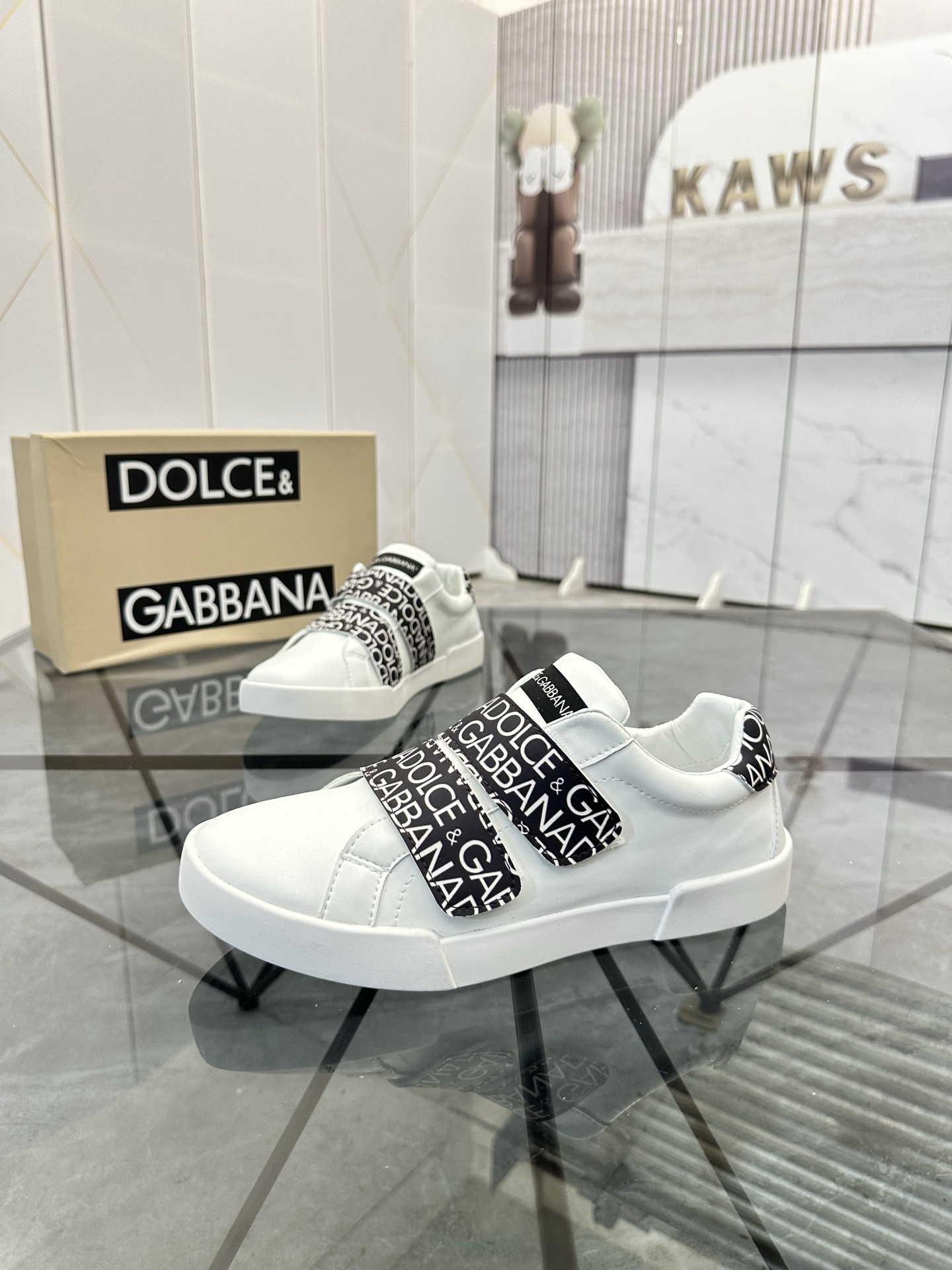 NO:355875,Price: Product trademark: DG*