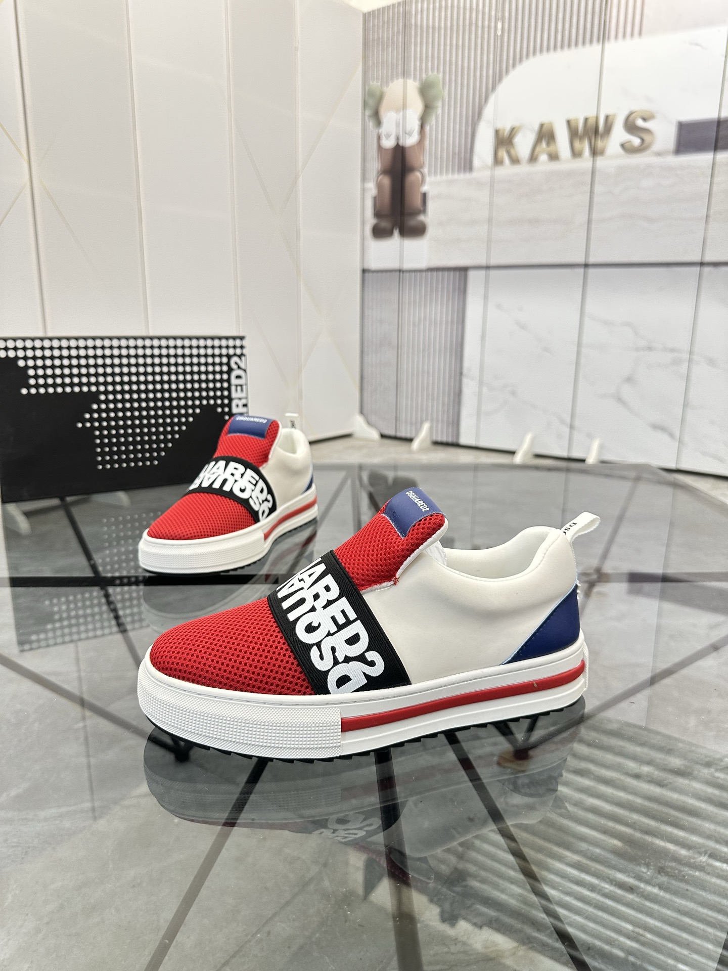 NO:355993,Price: Product trademark Dsquard 