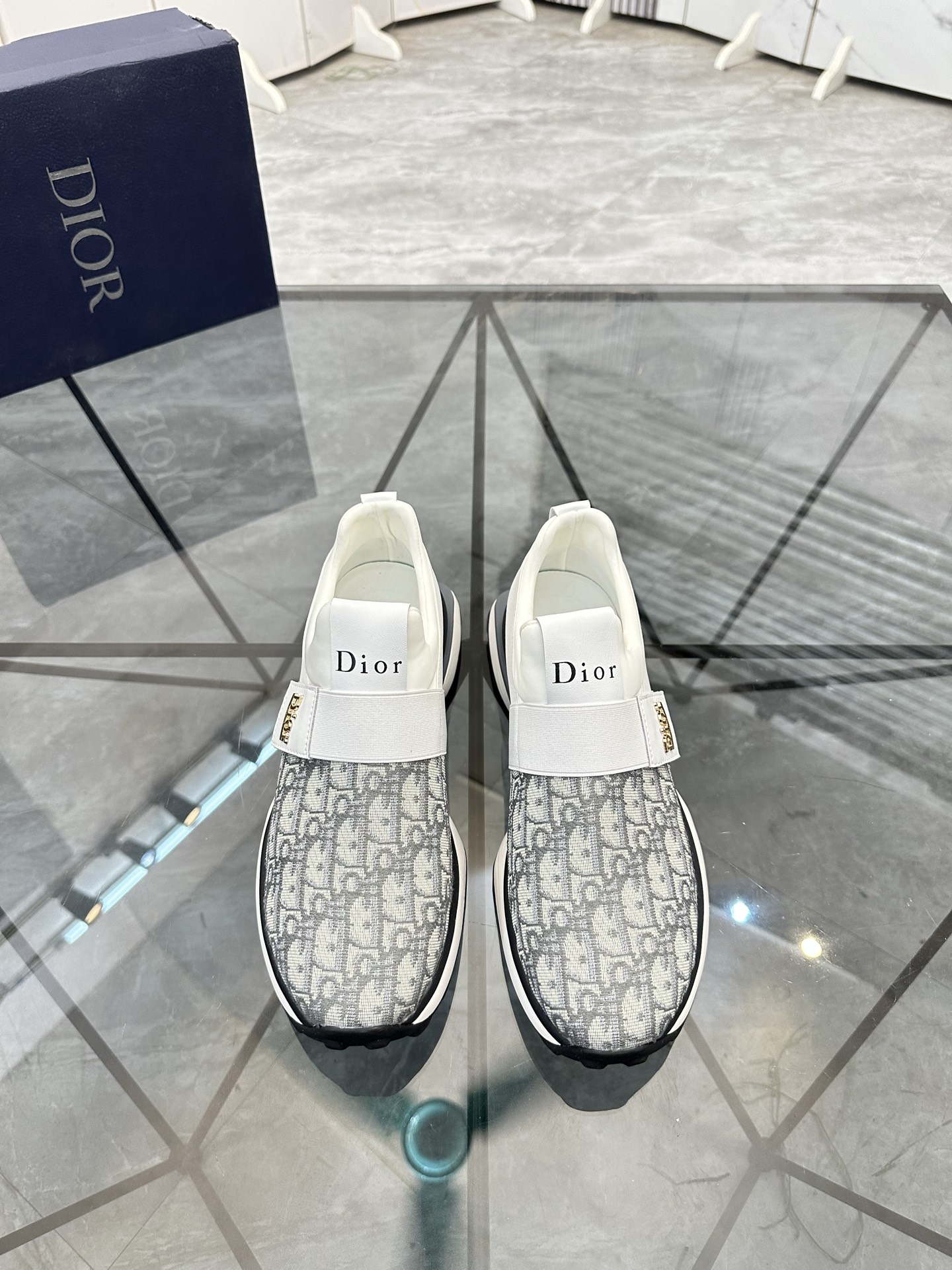 NO:574966,Price: Product trademark Dior* 'Dior*' low-top sneakers, correct size: 38-44 (can be customized to 45) Product material upper imported cowhide stitching original fabric, breathable lining, original outsole. No. 8654,, dior, dior, sneakers, cowhide19860909售 价:  商品商标Dior*「迪奥*」低帮运动鞋 正码码数:38-44(可订做45) 商品材料鞋面进口牛皮拼接原版布料,透气内里,原版大底. 编 号8654,,dior,dior,sneakers,cowhide,Men's shoes