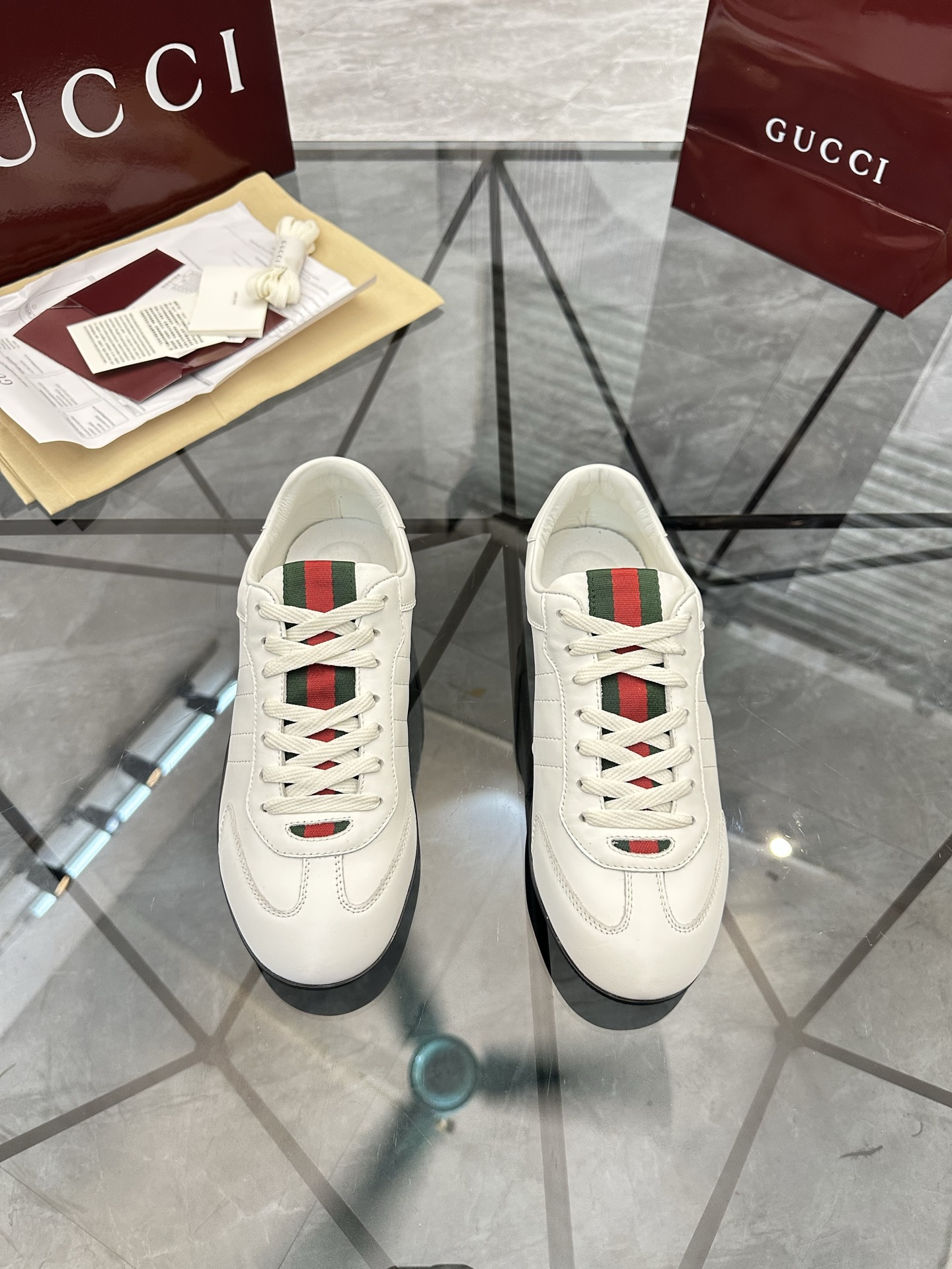 NO:756355,Price: Top quality product trademark Gucci* 'Gucci*' low-top casual dad shoes. Regular size: 35-44 (can be customized to 45.46) couple style. Product material upper imported cowhide, water-dyed sheepskin lining, original ultra-light foam outsole. No. B298,,gucci,gucci,cowhide,sheepskin19860909售 价: 顶级品质 商品商标 Gucci *「古驰*」低帮休闲老爹鞋 正码码数:35-44(可订做45.46)情侣款 商品材料鞋面进口牛皮,水染羊皮内里,原版超轻发泡大底. 编 号B298,,gucci,gucci,cowhide,sheepskin,Men's shoes