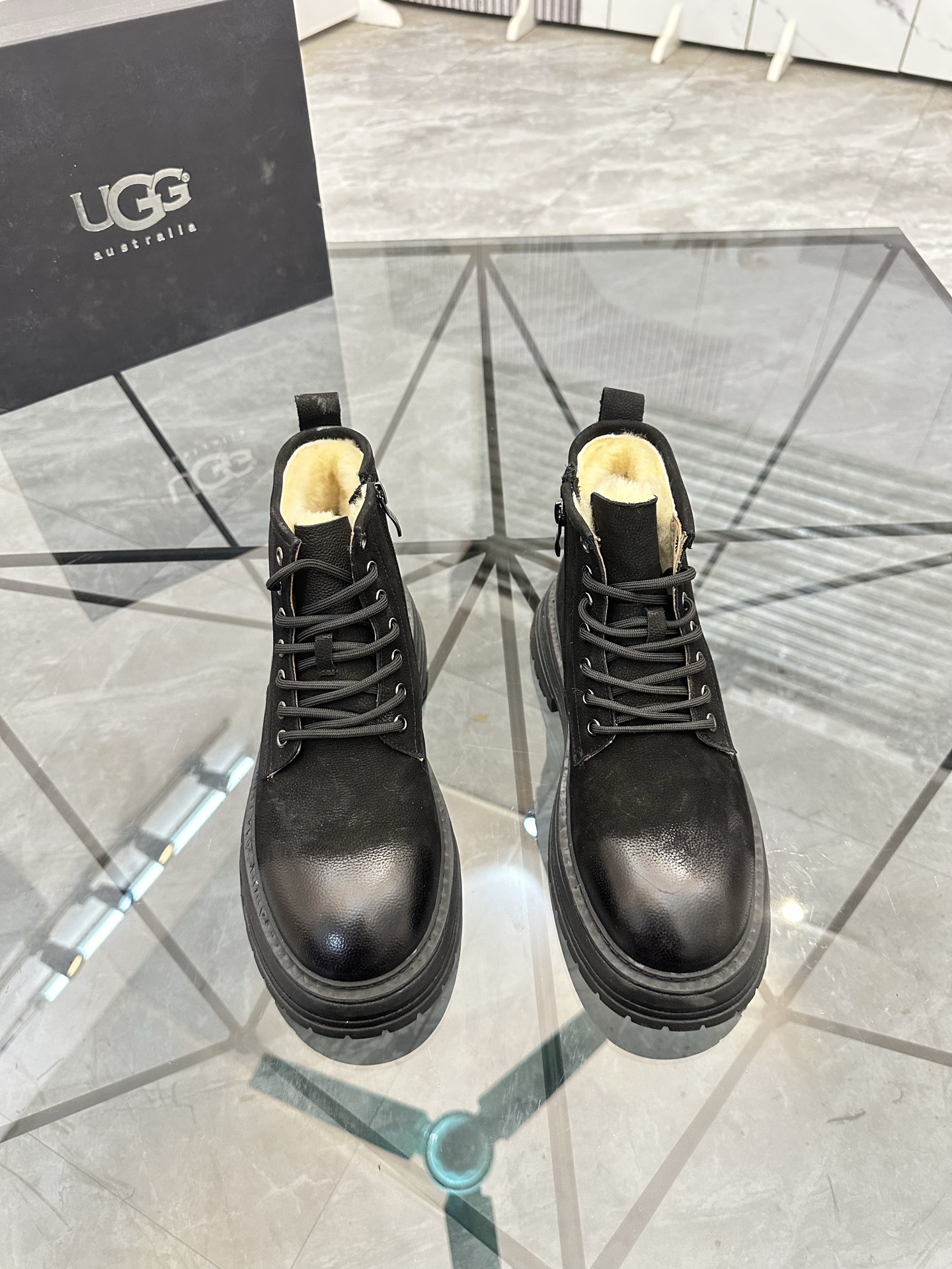NO:621439,Price: Top quality product trademark UGG* 'UGG*' high-top boots. Regular size: 39-45 (can be customized at 38.46) Product material upper imported first-layer cowhide, genuine wool lining imported from Australia, original outsole. No. B008, boots, cowhide19860909售 价:  顶级品质 商品商标UGG*「UGG*」高帮靴子 正码码数: 39-45(可订做38.46) 商品材料鞋面进口头层牛皮,澳洲进口真羊毛内里,原版大底. 编 号B008,,boots,cowhide,Men's shoes