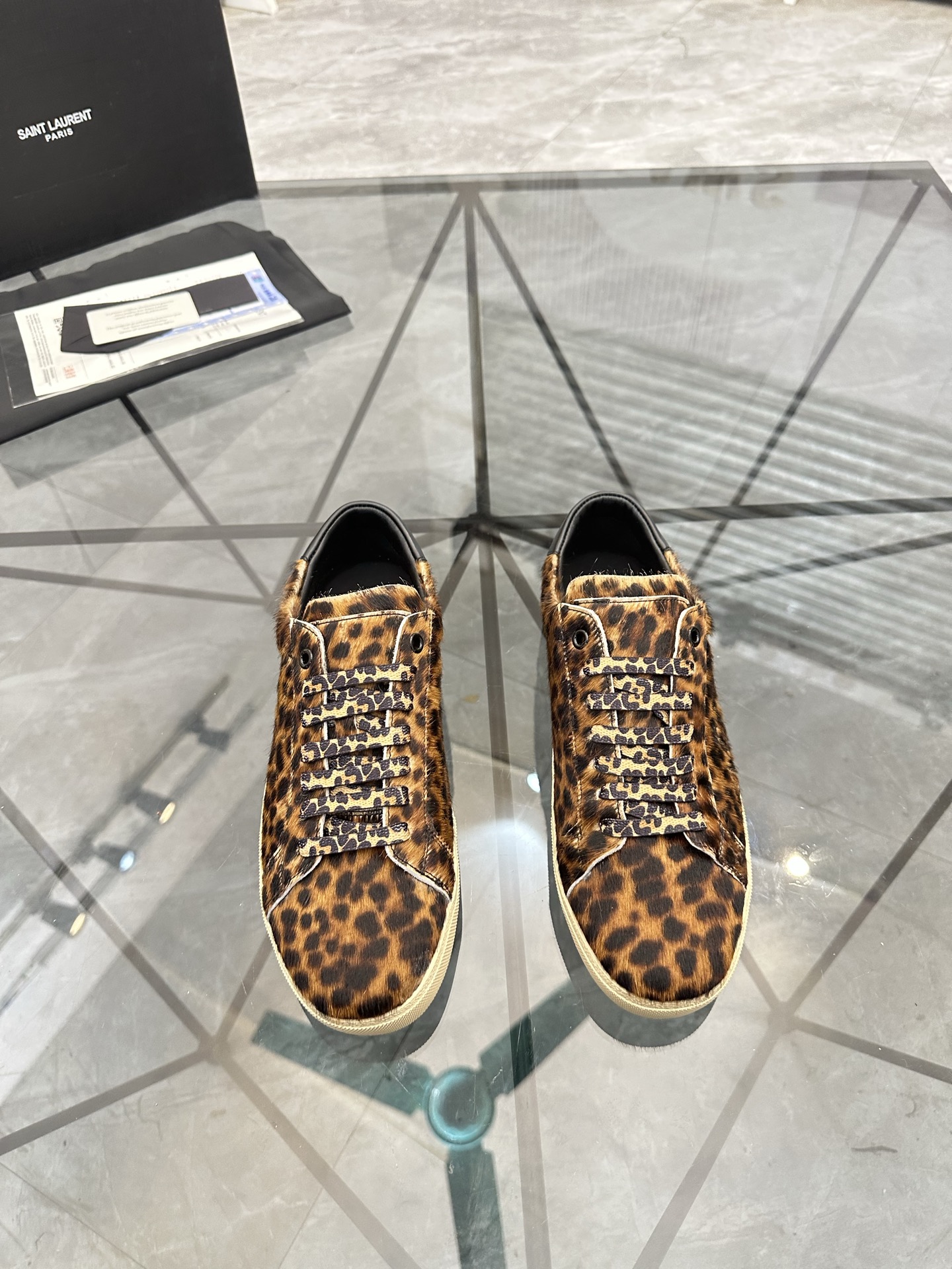 NO:621449,Price: High-end top quality product trademark SAINT LAURENT *'Saint Laurent*' low-top casual shoes Regular size: 35-45 (can be customized to 40.41 for women, 46 for men) Couple style Product material upper counter original washed fabric, sheepskin lining, original outsole. No. 128, saint laurent, saint laurent, sheepskin19860909售 价: 高端顶级品质 商品商标 SAINT LAURENT *「圣罗兰*」低帮休闲鞋 正码码数:35-45(可订做女40.41,男46)情侣款 商品材料鞋面专柜原版水洗布料,羊皮内里,原版大底. 编 号128,,saint laurent,saint laurent,sheepskin,Men's shoes