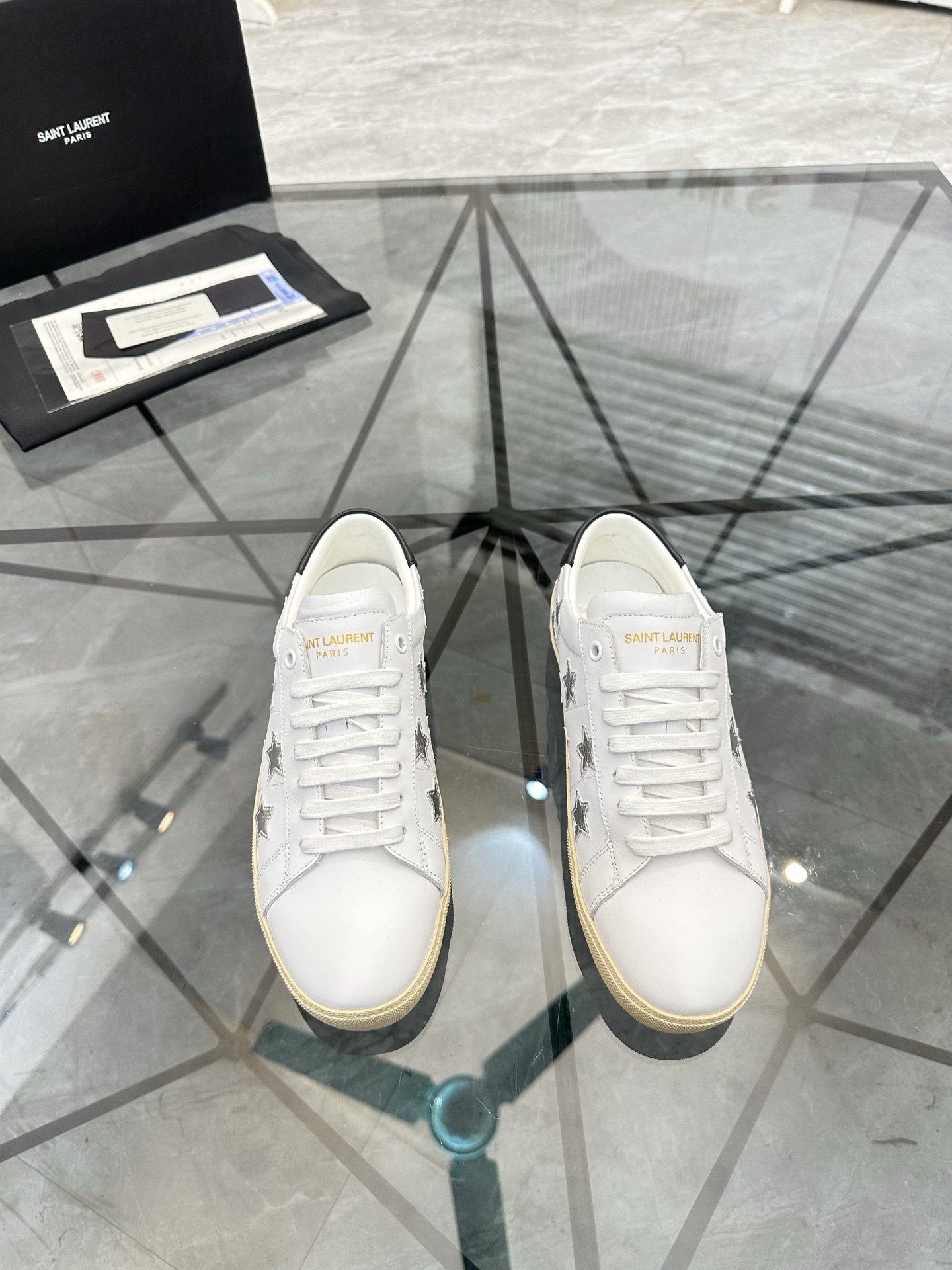 NO:621451,Price: High-end top quality product trademark SAINT LAURENT *'Saint Laurent*' low-top casual shoes Regular size: 35-45 (can be customized as 40.41 for women, 46 for men) Couple style Product material upper imported first-layer cowhide, sheepskin lining, original outsole. No. 128, saint laurent, saint laurent, cowhide, sheepskin19860909售 价: 高端顶级品质 商品商标 SAINT LAURENT *「圣罗兰*」低帮休闲鞋 正码码数:35-45(可订做女40.41,男46)情侣款 商品材料鞋面进口头层牛皮,羊皮内里,原版大底. 编 号128,,saint laurent,saint laurent,cowhide,sheepskin,Men's shoes