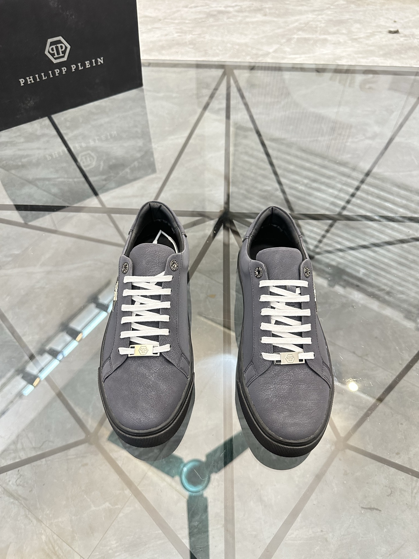 NO:640052,Selling price: Product trademark: PP* 'Philip Plein*' low-cut casual shoes. Regular size: 38-44. (45 customized) Product material upper imported leather, sheepskin lining, original outsole. No. 002, PHILIPP PLEIN, sheepskin19860909售 价:  商品商标:PP*「菲利普普莱*」低帮休闲鞋 正码码数:38-44.(45订做) 商品材料鞋面进口皮料,羊皮内里,原版大底. 编 号002,,PHILIPP PLEIN,sheepskin,Men's shoes