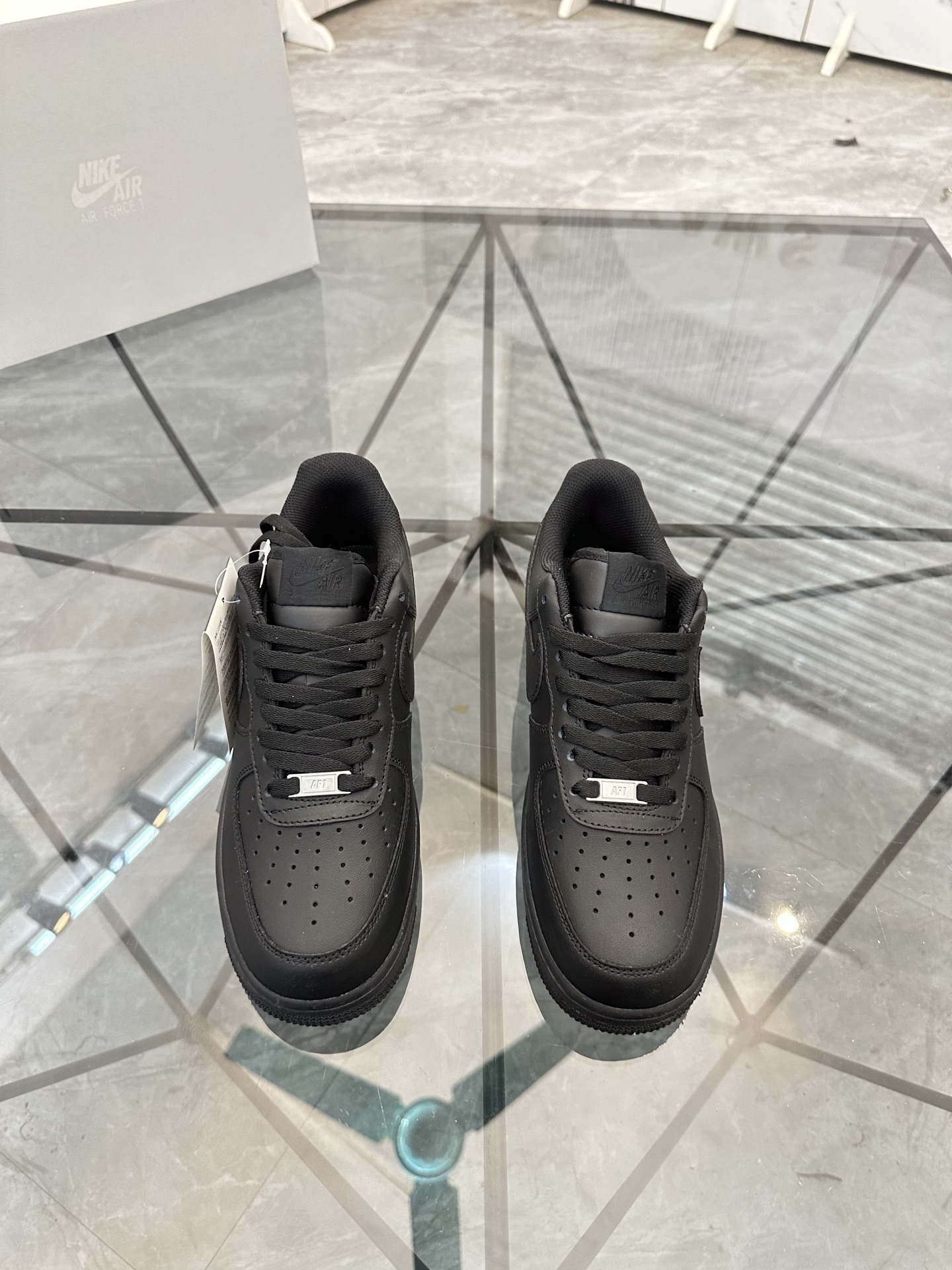 NO:640058,Price: Product trademark: NIKE* 'Nike*' low-top casual shoes Standard size: 35.5.36.36.5.37.5.38.38.5.39.40.40.5.41.42.42.5.43.44.44.5.45.46.47.5 Product material Upper imported leather, breathable lining, original outsole. Edited  No. 007,19860909售 价:  商品商标:NIKE*「耐克*」低帮休闲鞋 标准码数: 35.5.36.36.5.37.5.38.38.5.39.40.40.5.41.42.42.5.43.44.44.5.45.46.47.5 商品材料鞋面进口皮料,透气内里,原版大底. 编 号007,,Men's shoes