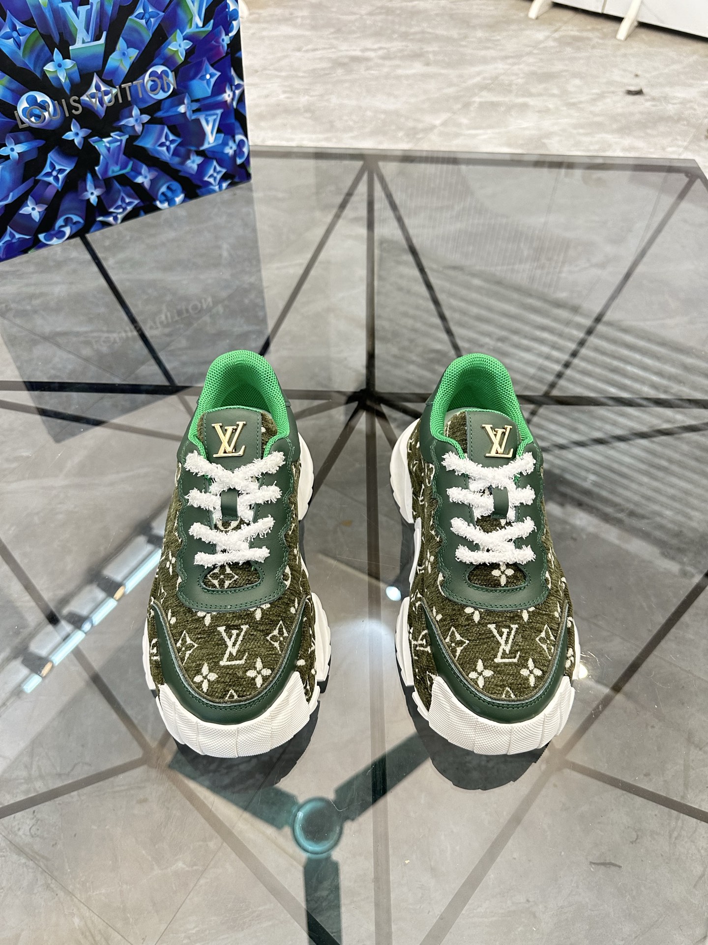 NO:640061,Price: Product trademark LV* 'Louis Vuitton*' low-top sneakers. Regular size: 39-44 (can be customized to 38.46) Product material upper imported cowhide stitched with original fabric, breathable lining, original outsole. No. 0008, louis vuitton, louis vuitton, sneakers, cowhide19860909售 价:   商品商标LV*「路易威登*」低帮运动鞋 正码码数: 39-44(可订做38.46) 商品材料鞋面进口牛皮拼接原版布料,透气内里,原版大底. 编 号0008,,louis vuitton,louis vuitton,sneakers,cowhide,Men's shoes