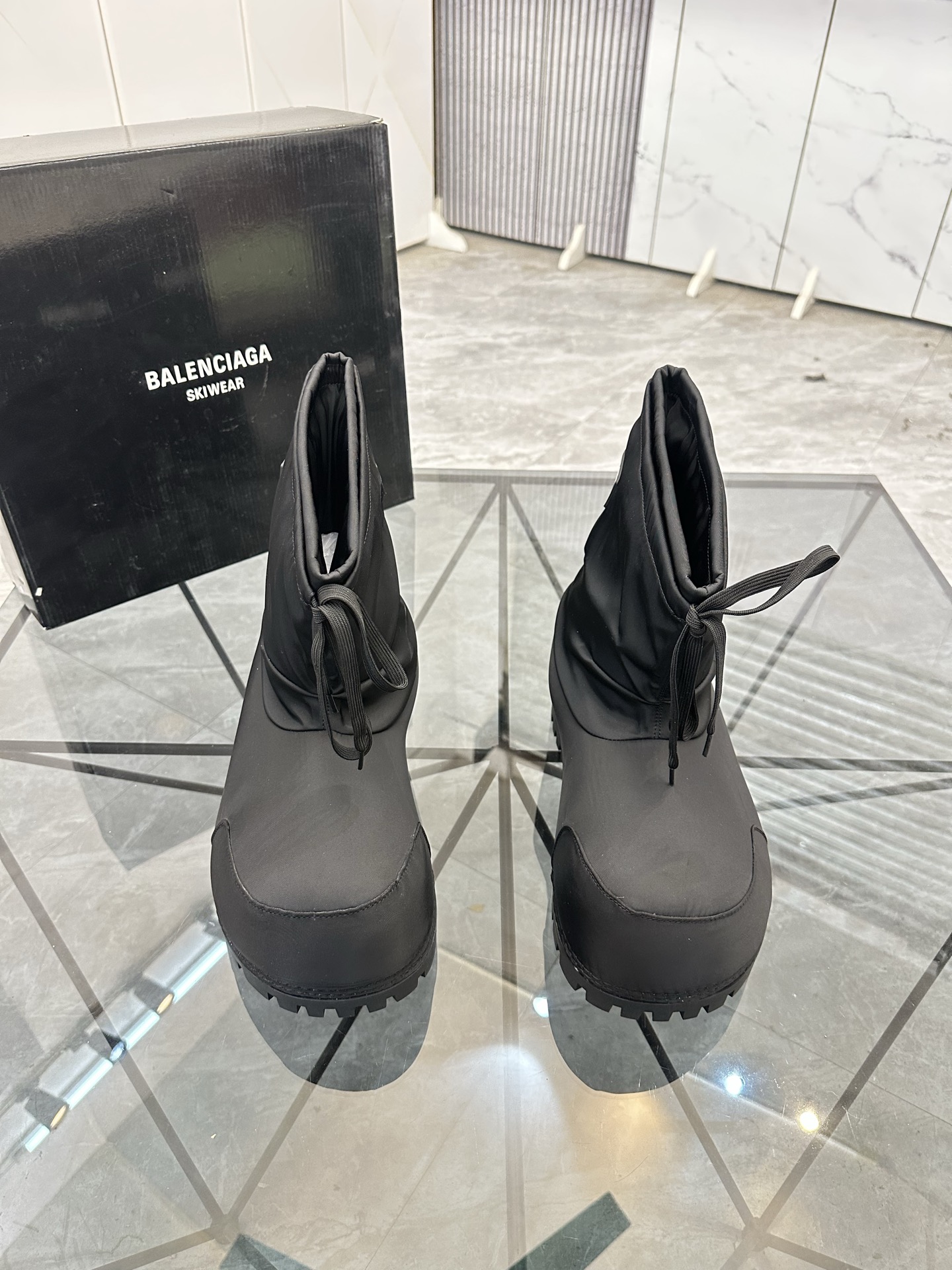 NO:640064,Price: Top quality Product trademark Balenciag* 'Balenciaga*' high-top boots Regular size: 35-45 (46 can be customized) Couple style Product materials Original material from upper counter, breathable lining, original outsole. No. H345,,balenciaga,balenciaga,boots19860909售 价:  顶级品质 商品商标 Balenciag*「巴黎世家*」高帮靴子 正码码数:35-45(可订做46)情侣款 商品材料 鞋面专柜原版材料,透气内里,原版大底. 编 号H345,,balenciaga,balenciaga,boots,Men's shoes