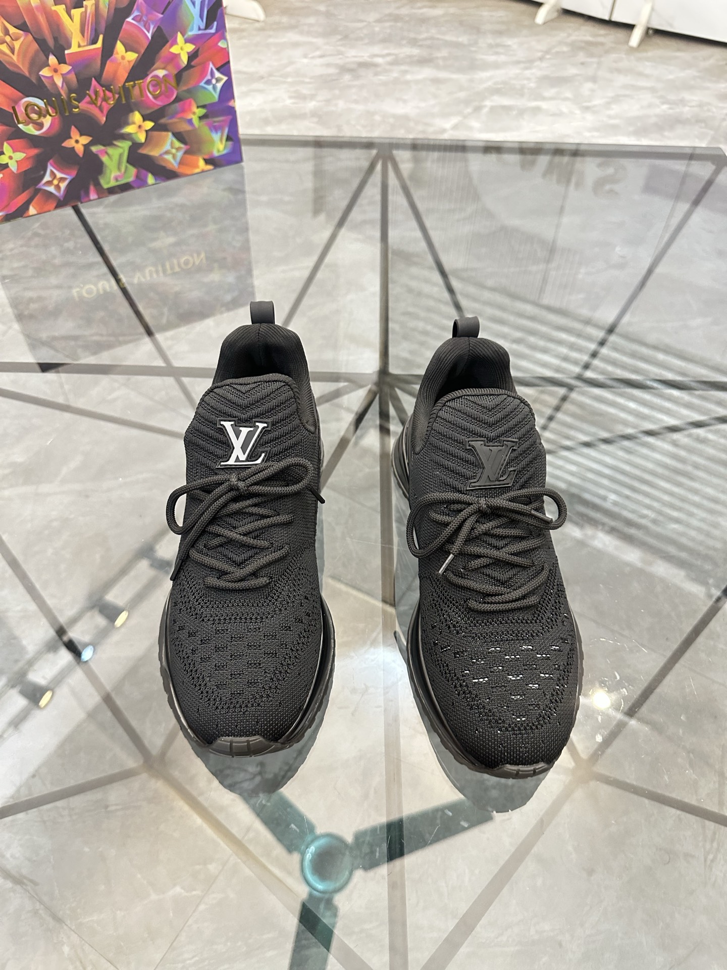 NO:779525,Price: Product trademark LV* 'Louis Vuit*' low-top sneakers. Regular size: 38-44 (45.46 can be customized.) Product material: imported breathable fly knit upper, breathable lining, original raw rubber translucent combination outsole. No. 2068, louis vuitton, louis vuitton, sneakers19860909售 价:   商品商标LV* 「路易威*」低帮运动鞋 正码码数: 38-44(可订做45.46.) 商品材料鞋面进口透气飞织,透气内里,原版生胶半透明组合大底. 编 号2068,,louis vuitton,louis vuitton,sneakers,Men's shoes