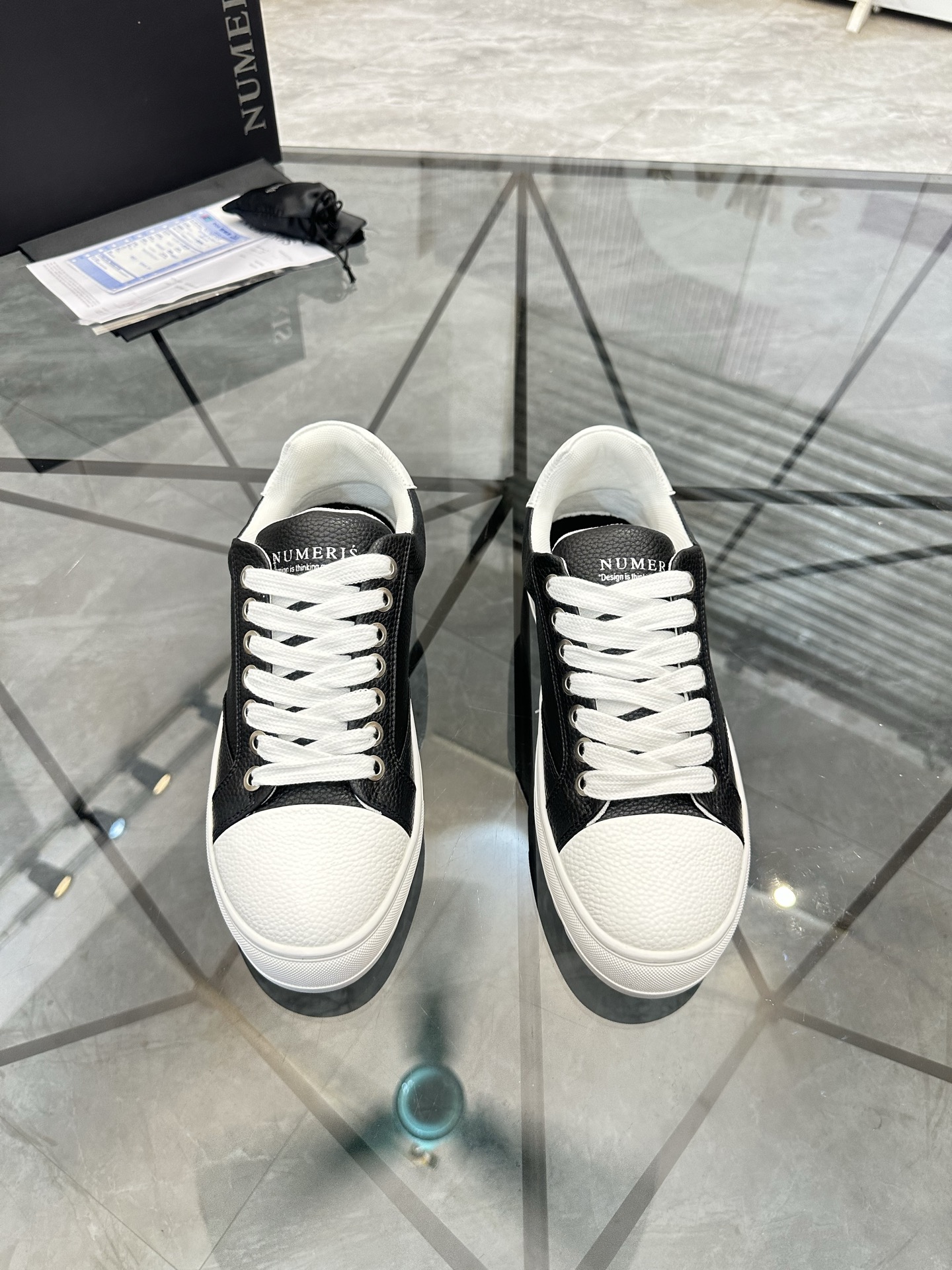 NO:779501,Price: Product trademark Numeris * 'Numeris*' low-cut casual shoes. Regular size: 38-46. Product material upper imported cowhide, breathable lining, original outsole. No. 920,,cowhide19860909售 价:  商品商标 Numeris *「Numeris*」低帮休闲鞋 正码码数:38-46 商品材料鞋面进口牛皮,透气内里,原版大底. 编 号920,,cowhide,Men's shoes