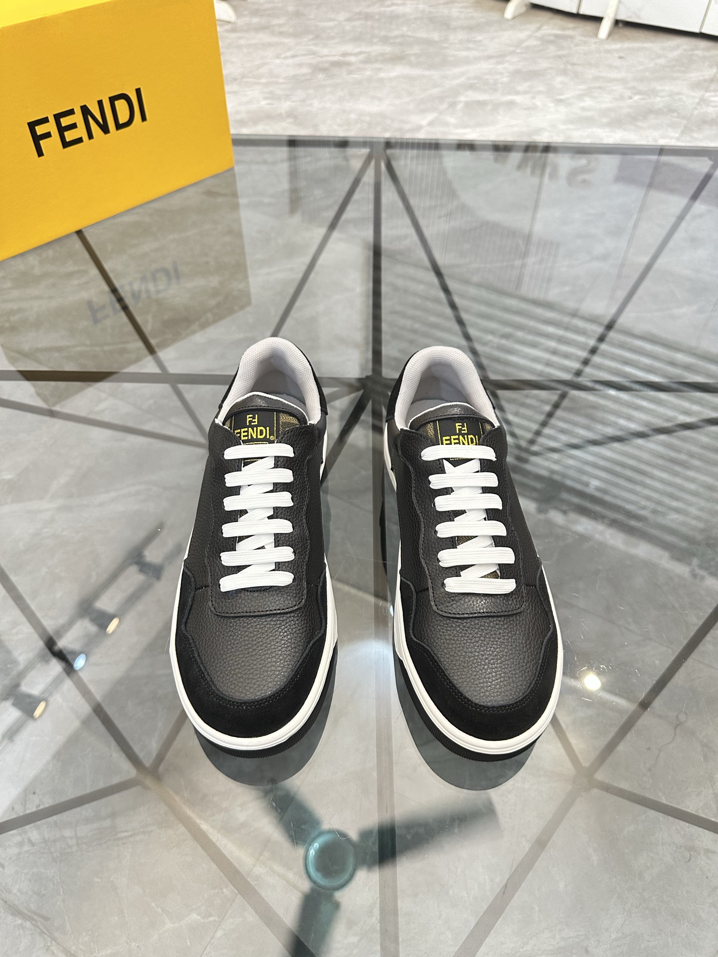 NO:830033,Price: Product trademark: Fendi* 'Fendi*' low-cut casual shoes. Regular size: 38-44 (can be customized to 45) Product material upper imported cowhide, breathable lining, original outsole. No. 6735,,fendi,fendi,cowhide19860909售 价:  商品商标: Fendi*「芬迪*」低帮休闲鞋 正码码数: 38-44(可订做45) 商品材料鞋面进口牛皮,透气内里,原版大底. 编 号6735,,fendi,fendi,cowhide,Men's shoes