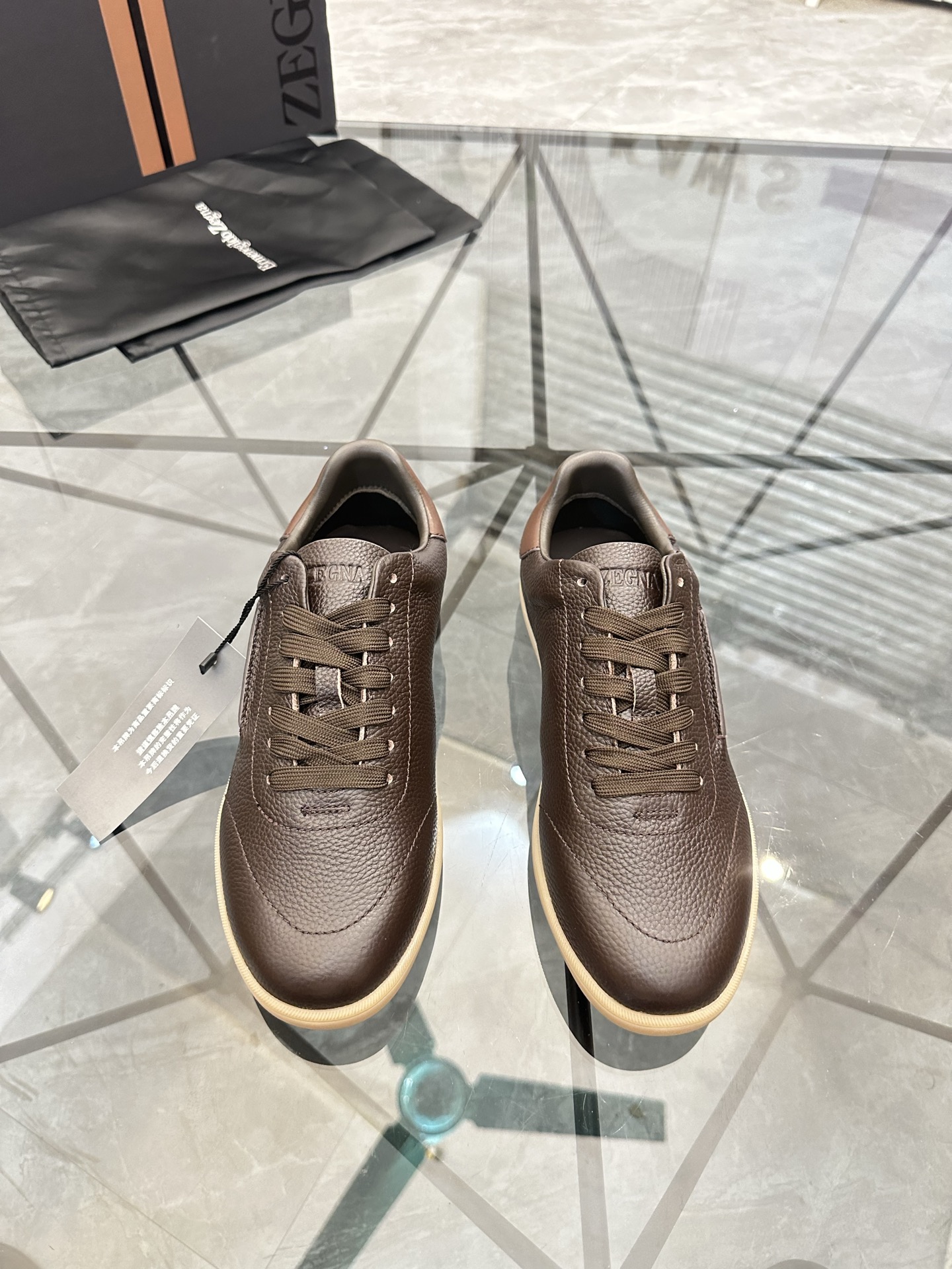 NO:830053,Price: Product trademark Zegna* 'Zegan*' low-top casual shoes. Regular size: 38-44 (can be customized to 45) Product material upper imported cowhide, sheepskin lining, original outsole. No. 846,,zegna,cowhide,sheepskin19860909售 价:   商品商标杰尼亚*「Zegan*」低帮休闲鞋 正码码数: 38-44(可订做45) 商品材料鞋面进口牛皮,羊皮内里,原版大底. 编 号846,,zegna,cowhide,sheepskin,Men's shoes