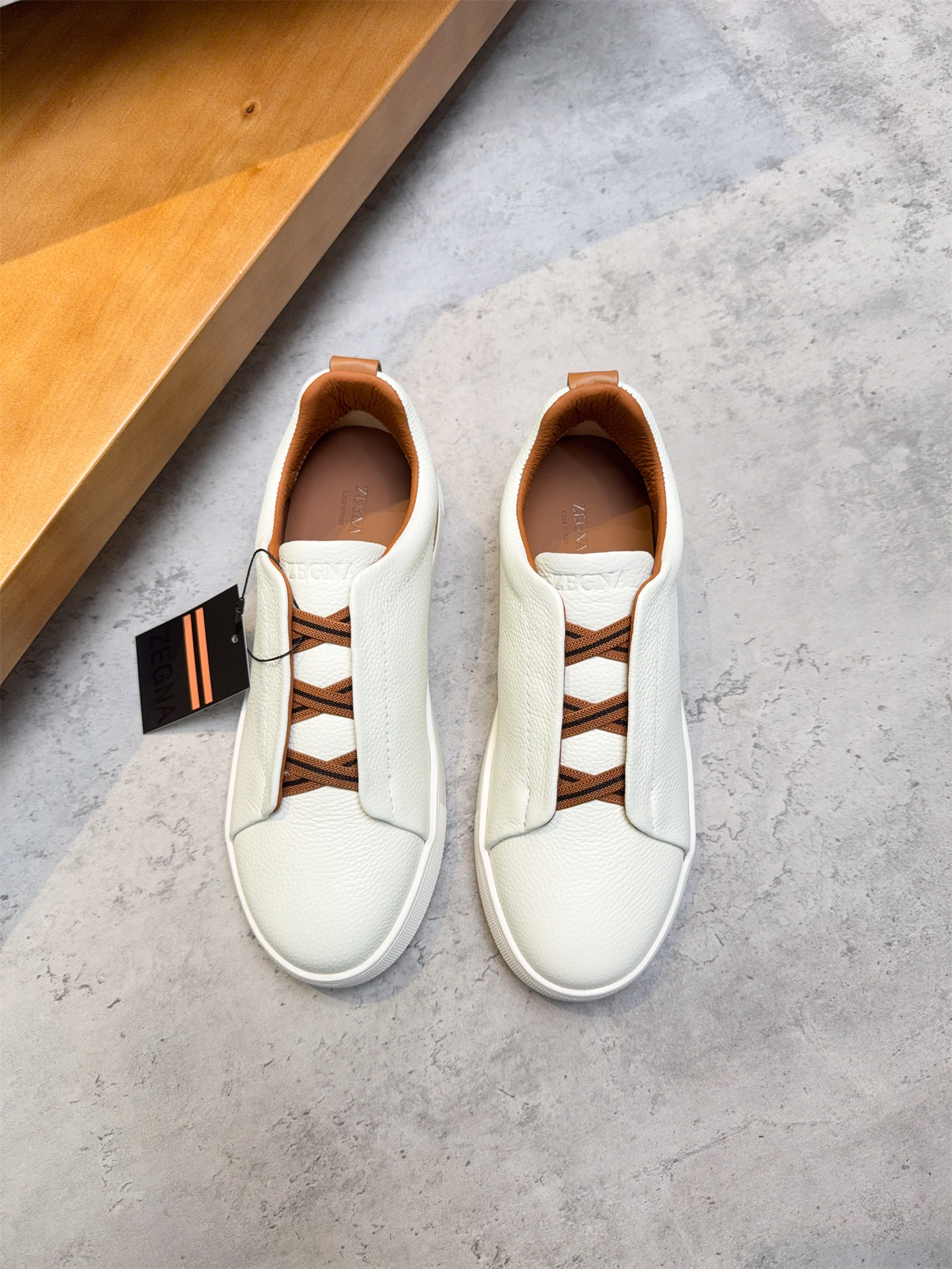NO:831612,Price: High-end quality product trademark Zegna* 'Zegan*' low-cut casual shoes. Regular size: 38-48 (supports returns and exchanges all year round) Product material upper imported first-layer cowhide, cowhide lining, original outsole. No. 8888,,zegna,cowhide19860909售 价:  高端品质 商品商标杰尼亚*「Zegan*」低帮休闲鞋 正码码数: 38-48(支持一年四季退换) 商品材料鞋面进口头层牛皮,牛皮内里,原版大底. 编 号8888,,zegna,cowhide,Men's shoes