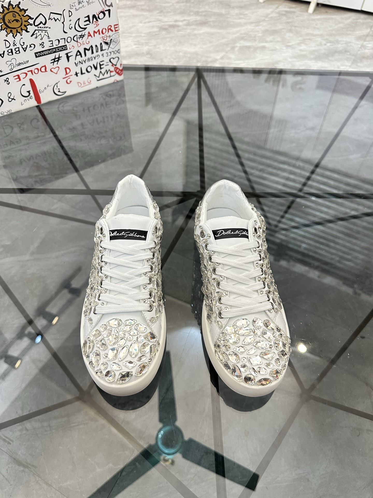 NO:832736,Price: Product trademark DG* 'Dolce & Gabbana*' low-cut casual shoes. Regular size: 36-45 (can be customized to 46) Product material upper imported cowhide, sheepskin lining, original outsole. No. 803, Dolce&Gabbana, cowhide, sheepskin19860909售 价:   商品商标DG*「杜嘉班纳*」低帮休闲鞋 正码码数: 36-45(可订做46) 商品材料鞋面进口牛皮,羊皮内里,原版大底. 编 号803,,Dolce&Gabbana,cowhide,sheepskin,Men's shoes