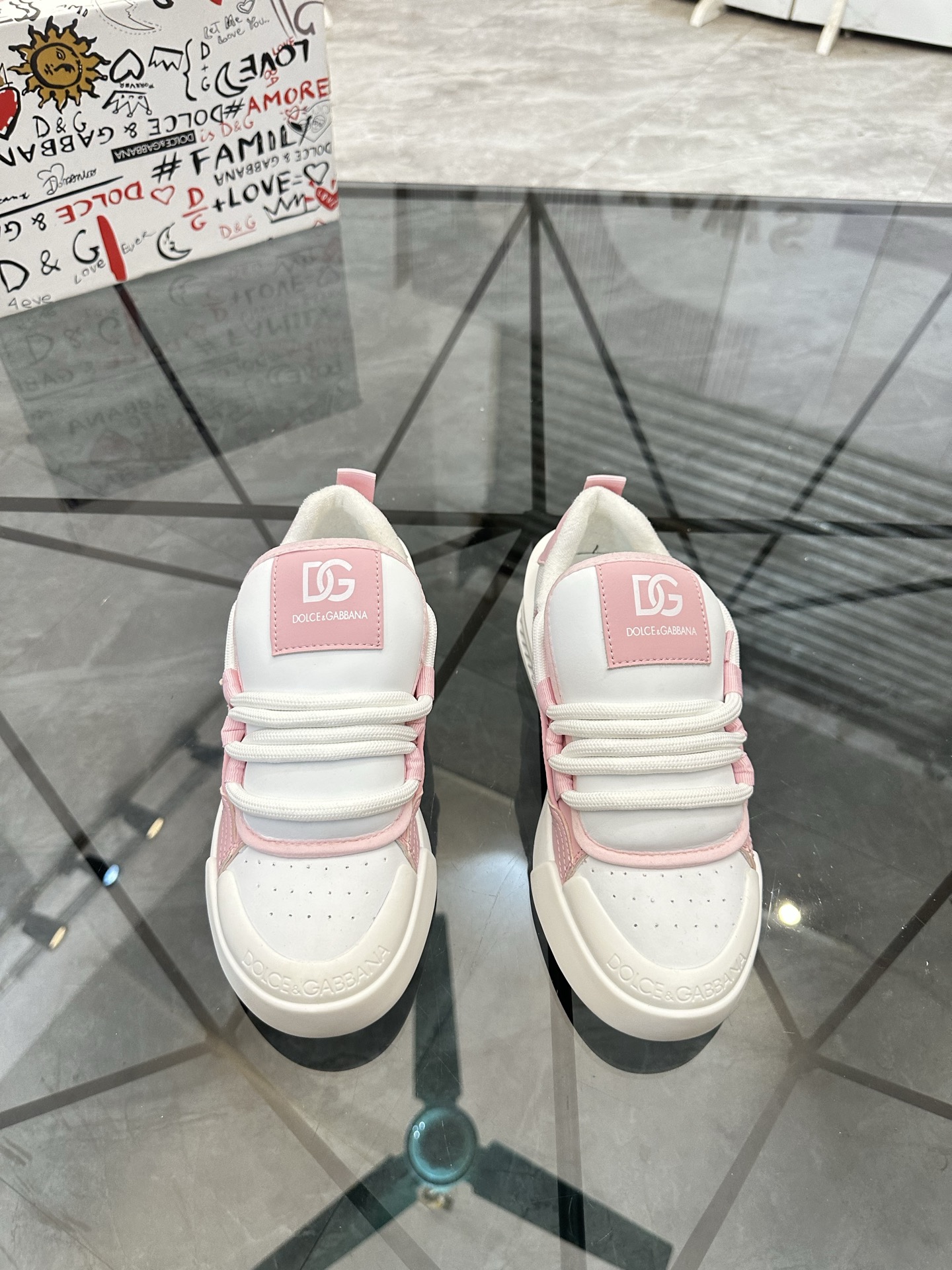NO:832744,Price: Product trademark DG* 'Dolce & Gabbana*' low-cut casual shoes. Regular size: 36-45 (can be customized to 46). Product material: imported cowhide leather upper spliced ​​with original fabric, breathable lining, original outsole. No. 803, Dolce&Gabbana, cowhide19860909售 价:   商品商标DG*「杜嘉班纳*」低帮休闲鞋 正码码数: 36-45(可订做46) 商品材料鞋面进口牛皮拼接原版布料,透气内里,原版大底. 编 号803,,Dolce&Gabbana,cowhide,Men's shoes
