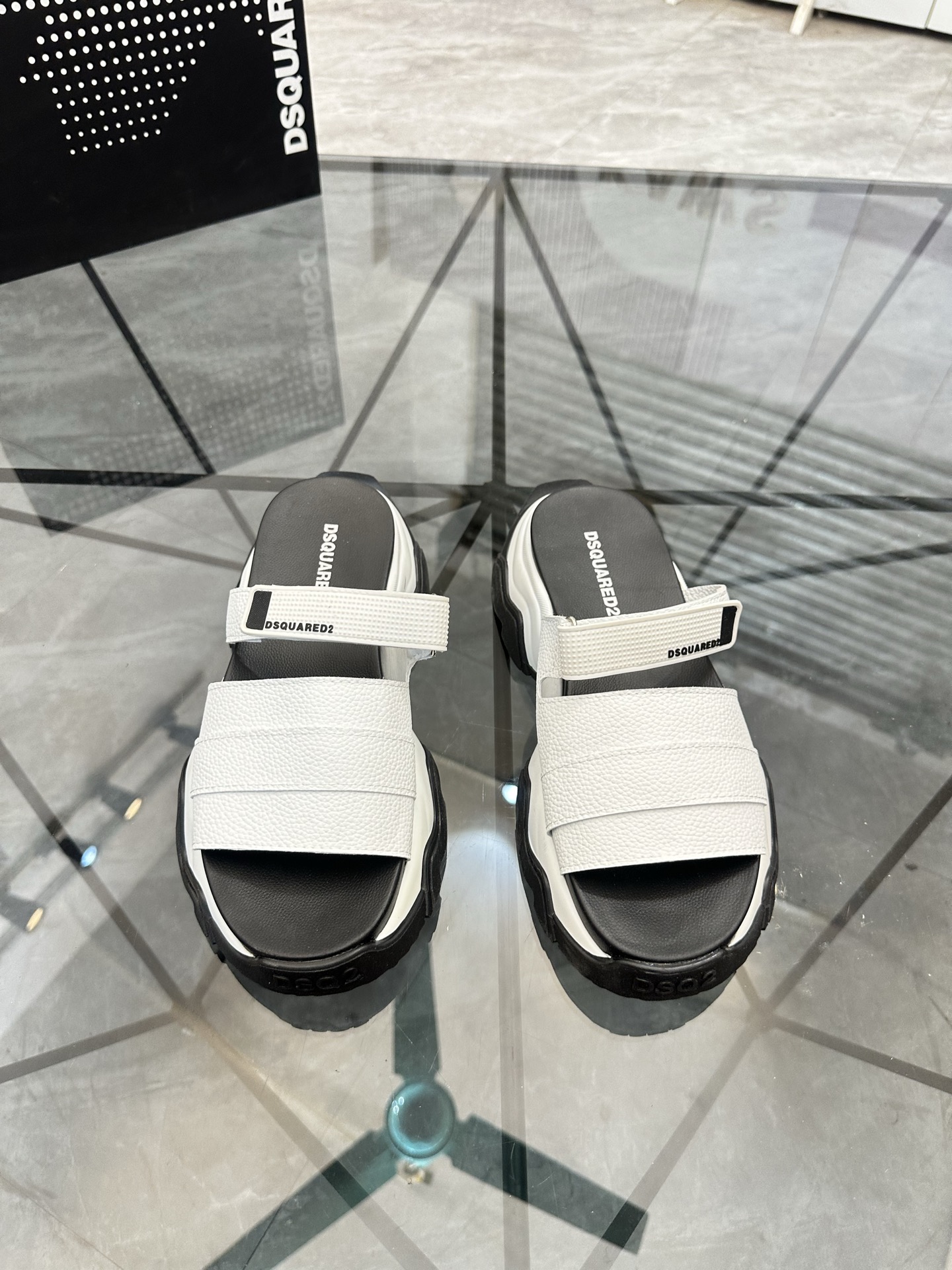 NO:832774,Price: Product trademark DG* 'Dolce & Gabbana*' sandals. Regular size: 38-45 (can be customized to 46) Product material upper imported cowhide, sheepskin lining, original outsole. No. 803, Dolce&Gabbana,sandals,cowhide,sheepskin19860909售 价:   商品商标DG*「杜嘉班纳*」凉鞋 正码码数: 38-45(可订做46) 商品材料鞋面进口牛皮,羊皮内里,原版大底. 编 号803,,Dolce&Gabbana,sandals,cowhide,sheepskin,Men's shoes