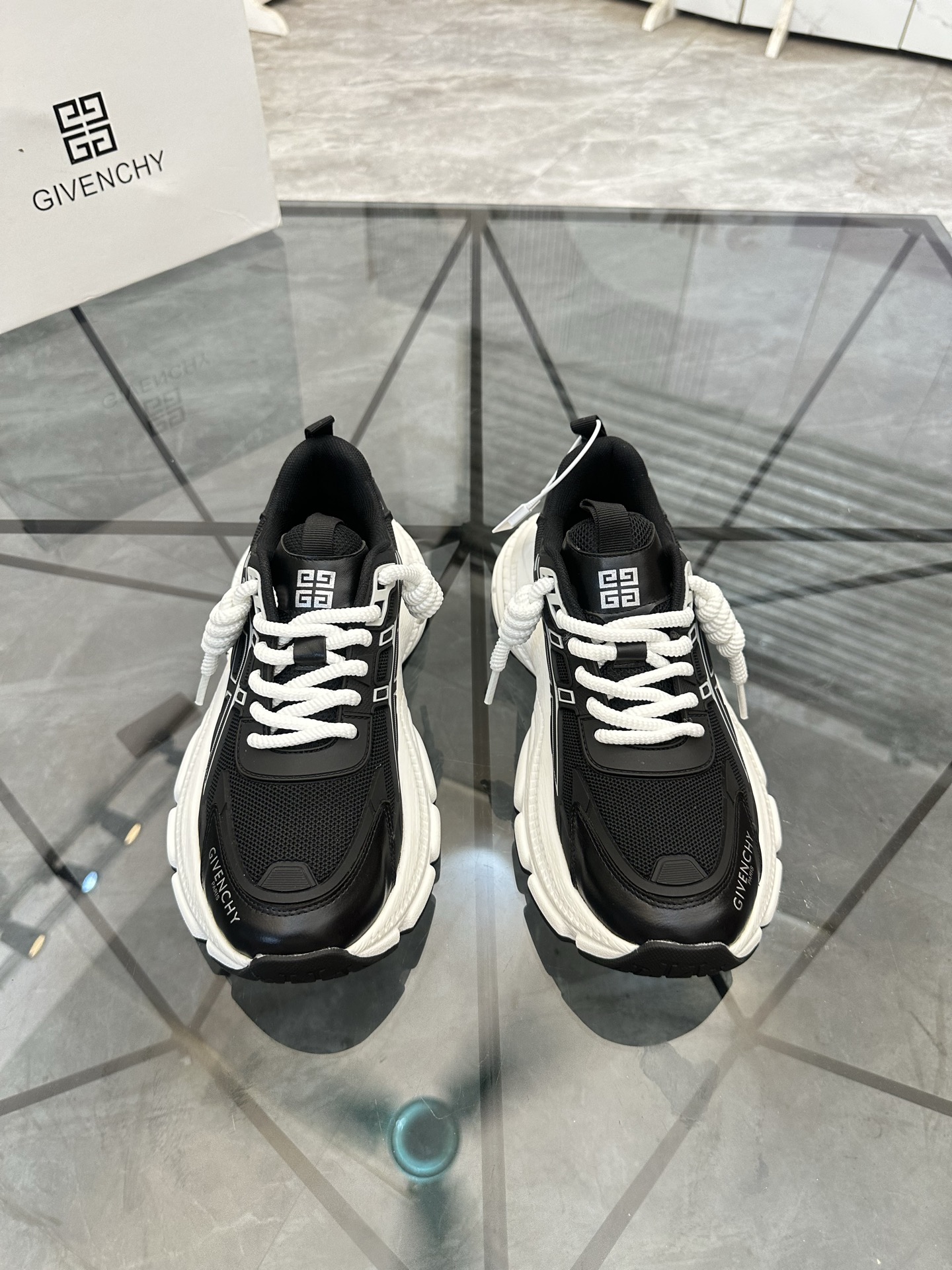 NO:854126,Price: High-end quality product trademark Givenchy* 'Givenchy*' low-top sneakers. Regular size: 38-44 (can be customized to 45.46) Product material upper imported cowhide stitching original material, breathable lining, original outsole. No. 669,,givenchy,givenchy,sneakers,cowhide19860909售 价:  高端品质 商品商标Givench*「纪梵希*」低帮运动鞋 正码码数: 38-44(可订做45.46) 商品材料鞋面进口牛皮拼接原版材料,透气内里,原版大底. 编 号669,,givenchy,givenchy,sneakers,cowhide,Men's shoes