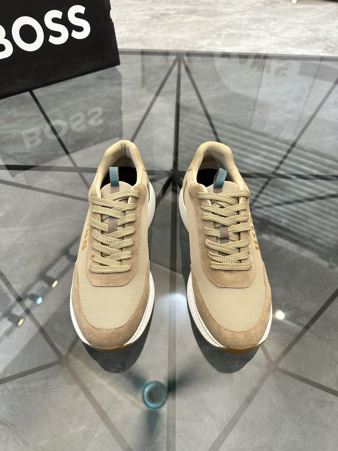NO:886121,Price: Product trademark Boss *'Hugo Boss*' low-top casual shoes. Regular size: 39-44 (can be customized to 45). Product material. Upper imported nubuck leather spliced ​​with original fly weave, breathable lining, original outsole. No. 375,19860909售 价:  商品商标 Boss *「雨果博斯*」低帮休闲鞋 正码码数:39-44(可订做45) 商品材料鞋面进口磨砂皮拼接原版飞织,透气内里,原版大底. 编 号375,,Men's shoes