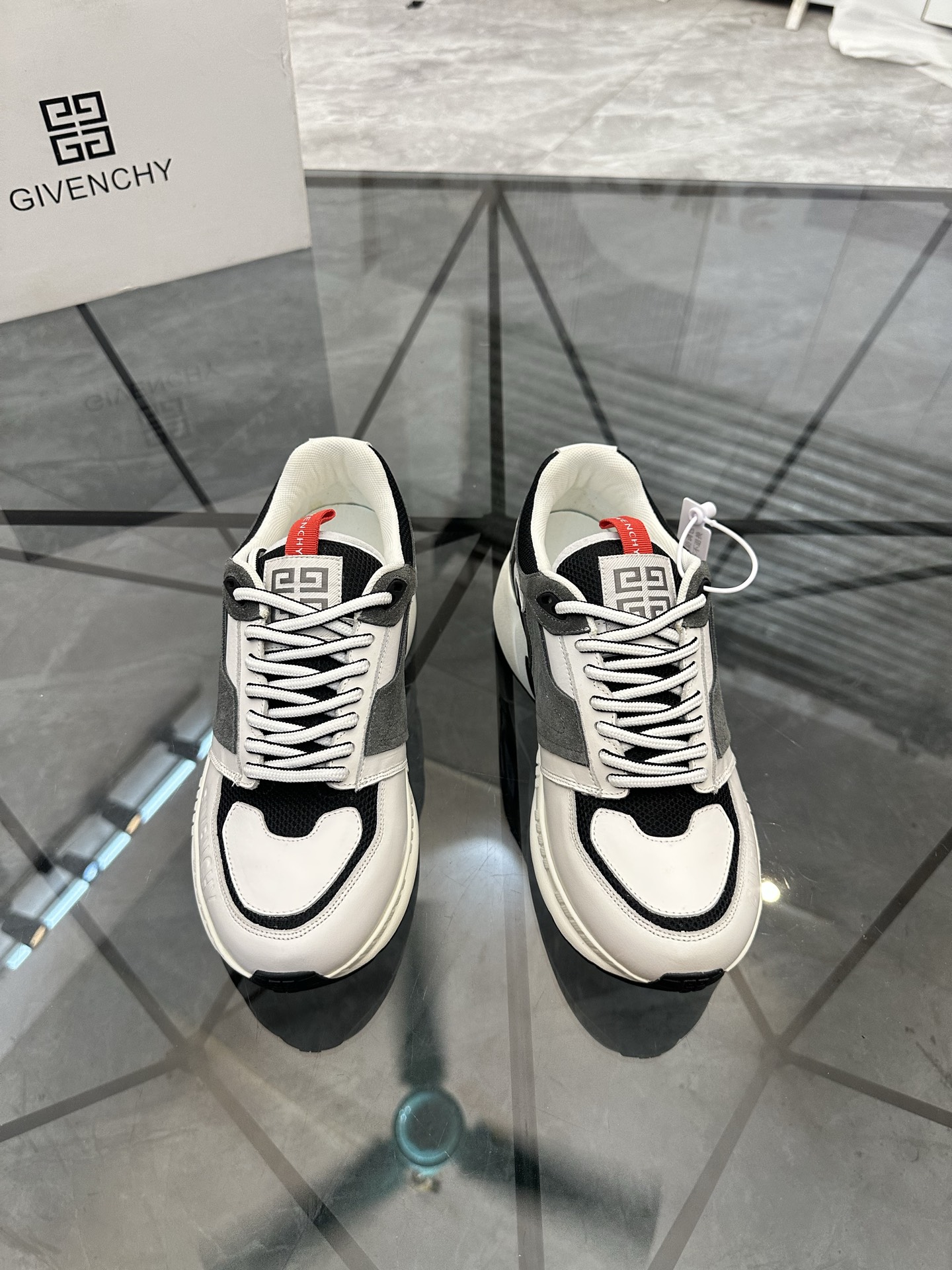NO:898134,Price: High-end quality product trademark Givenchy* 'Givenchy*' low-top sneakers. Regular size: 38-44 (can be customized to 45.46) Product material upper imported cowhide stitching original material, breathable lining, original outsole. No. 669,,givenchy,givenchy,sneakers,cowhide19860909售 价:  高端品质 商品商标Givench*「纪梵希*」低帮运动鞋 正码码数: 38-44(可订做45.46) 商品材料鞋面进口牛皮拼接原版材料,透气内里,原版大底. 编 号669,,givenchy,givenchy,sneakers,cowhide,Men's shoes