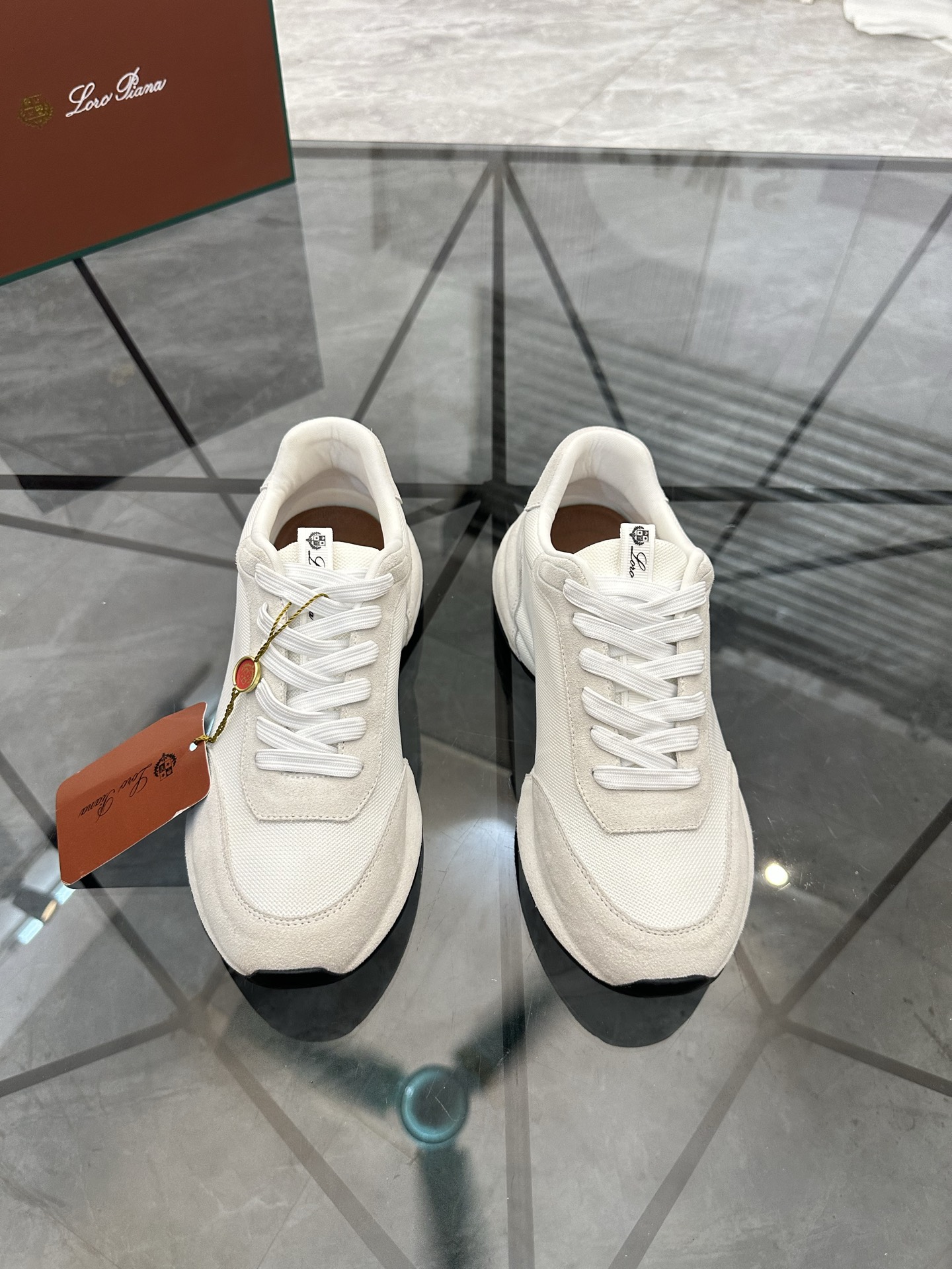 NO:898117,Price: Product trademark LP* 'Loro Piana*' low-cut casual shoes. Regular size: 38-44 (can be customized at 45.46) Product material upper imported cowhide spliced ​​nubuck leather, breathable lining, original outsole. No. 375, loro piana, cowhide19860909售 价:   商品商标LP*「诺悠翩雅*」低帮休闲鞋 正码码数: 38-44(可订做45.46) 商品材料鞋面进口牛皮拼接磨砂皮,透气内里,原版大底. 编 号375,,loro piana,cowhide,Men's shoes