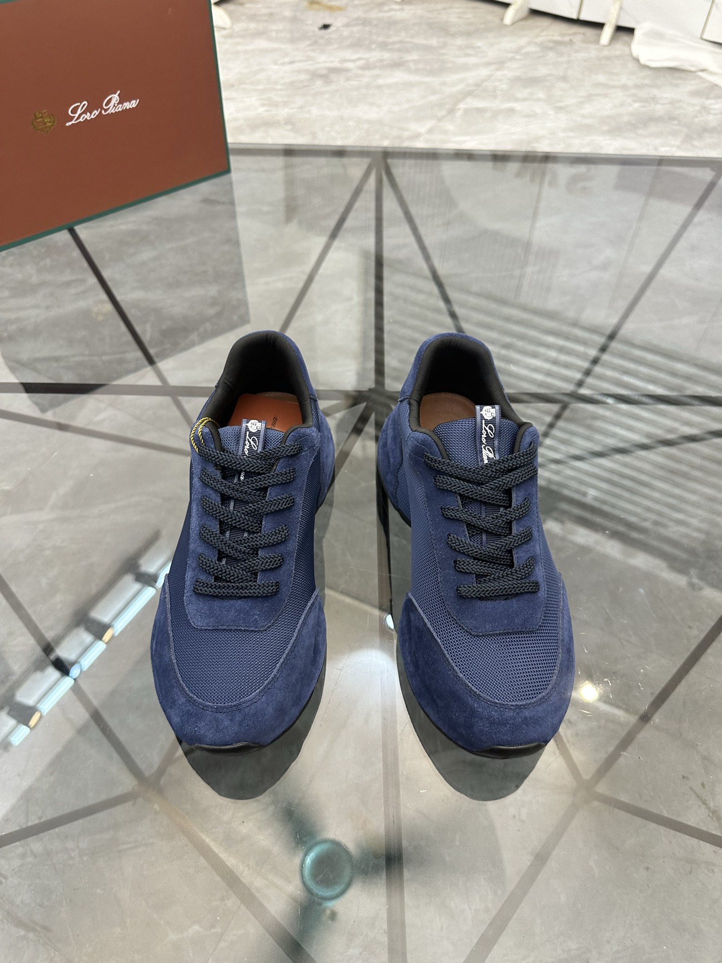 NO:898120,Price: Product trademark LP* 'Loro Piana*' low-cut casual shoes. Regular size: 38-44 (can be customized at 45.46). Product material. Upper imported nubuck leather spliced ​​with original material, breathable lining, original outsole. No. 375, loro piana19860909售 价:   商品商标LP*「诺悠翩雅*」低帮休闲鞋 正码码数: 38-44(可订做45.46) 商品材料鞋面进口磨砂皮拼接原版材料,透气内里,原版大底. 编 号375,,loro piana,Men's shoes