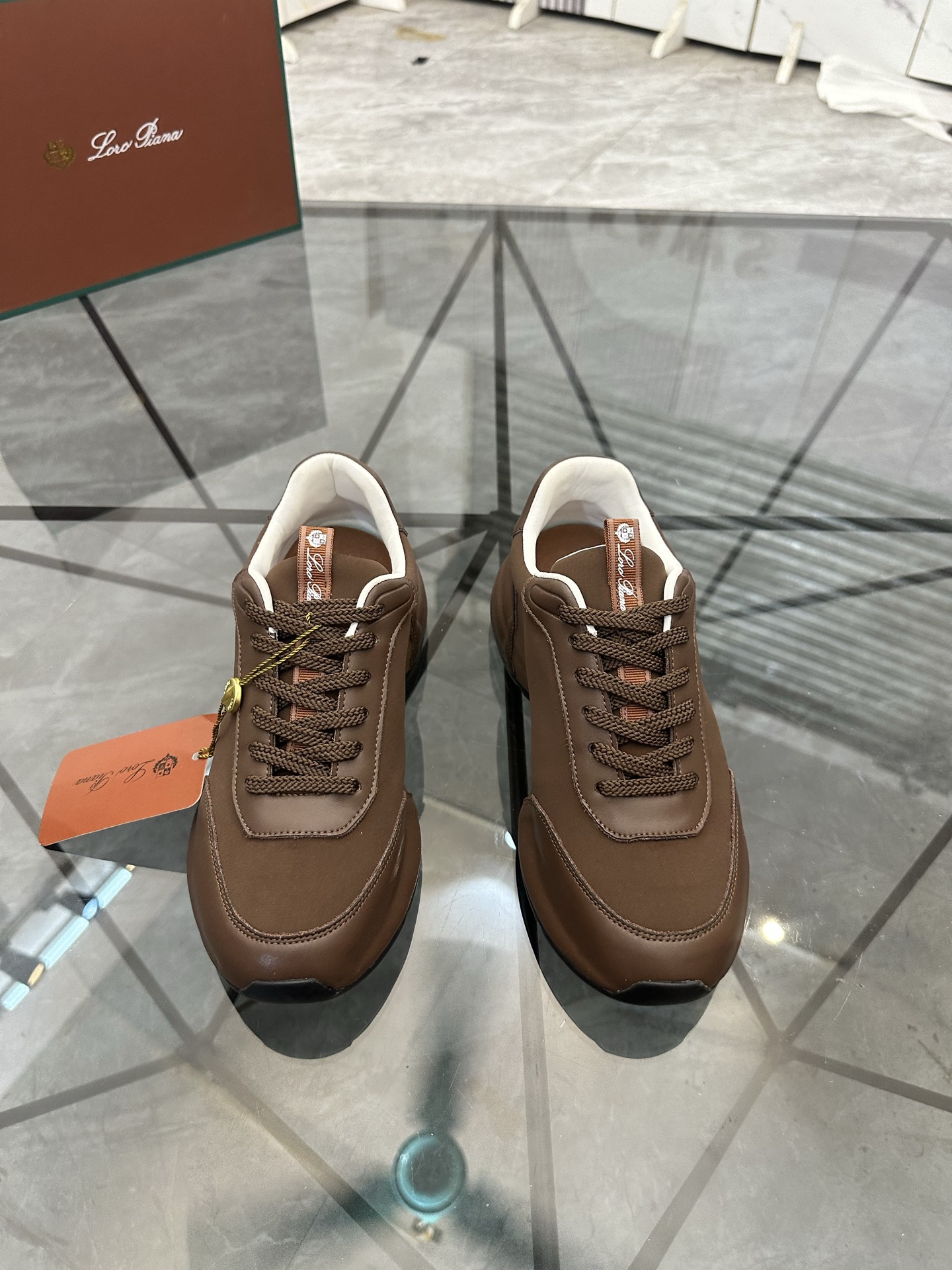 NO:898123,Price: Product trademark LP* 'Loro Piana*' low-cut casual shoes. Regular size: 38-44 (can be customized at 45.46) Product material upper imported cowhide, breathable lining, original outsole. No. 375, loro piana, cowhide19860909售 价:   商品商标LP*「诺悠翩雅*」低帮休闲鞋 正码码数: 38-44(可订做45.46) 商品材料鞋面进口牛皮,透气内里,原版大底. 编 号375,,loro piana,cowhide,Men's shoes