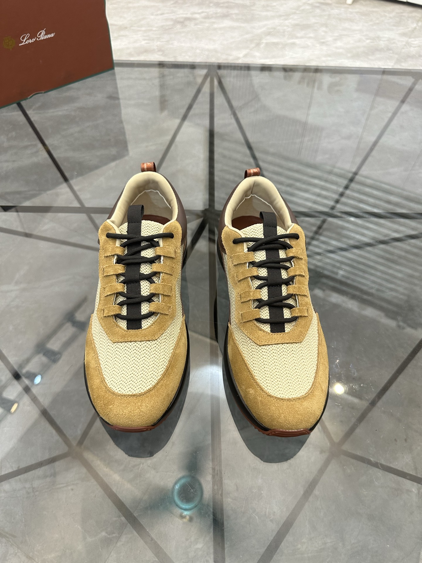 NO:953908,Price: Product trademark LP* 'Loro Piana*' low-cut casual shoes. Regular size: 39-45 (can be customized to 46). Product material: imported nubuck leather upper, original fly weave, sheepskin lining, original outsole. No. 021, loro piana, sheepskin19860909售 价:   商品商标LP*「诺悠翩雅*」低帮休闲鞋 正码码数: 39-45(可订做46) 商品材料鞋面进口磨砂皮拼接原版飞织,羊皮内里,原版大底. 编 号021,,loro piana,sheepskin,Men's shoes