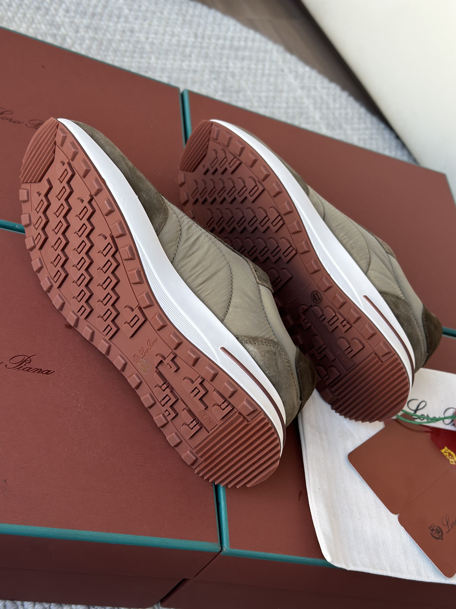 _drn9sB1Lx_iB8W-Pz6vH3RqCL5lrAsVvM9SgFgA