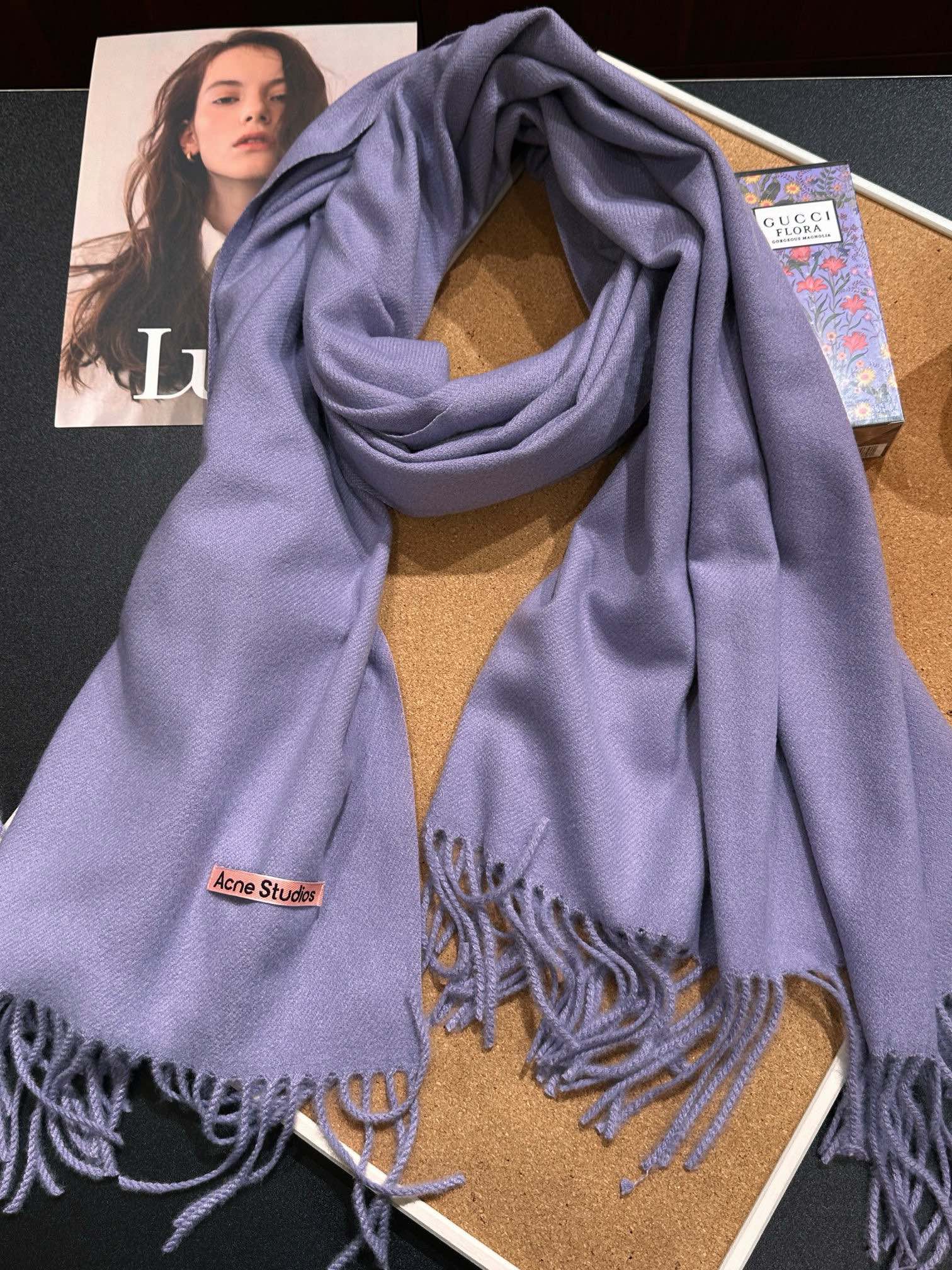 A vibrant Autumn/Winter scarf featuring a bright palette designed to - Comprehensive 5