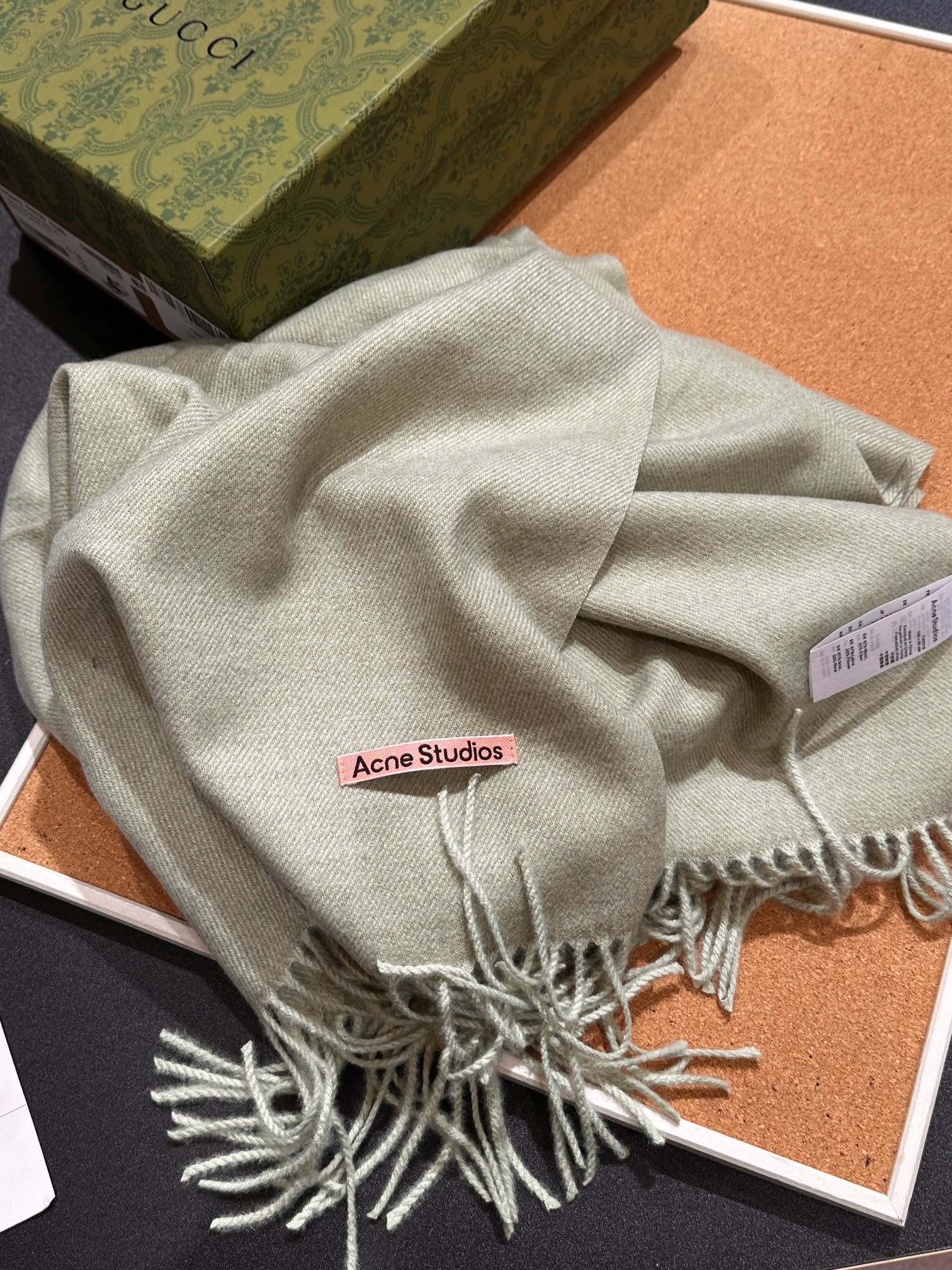 A vibrant Autumn/Winter scarf featuring a bright palette designed to - Comprehensive 4