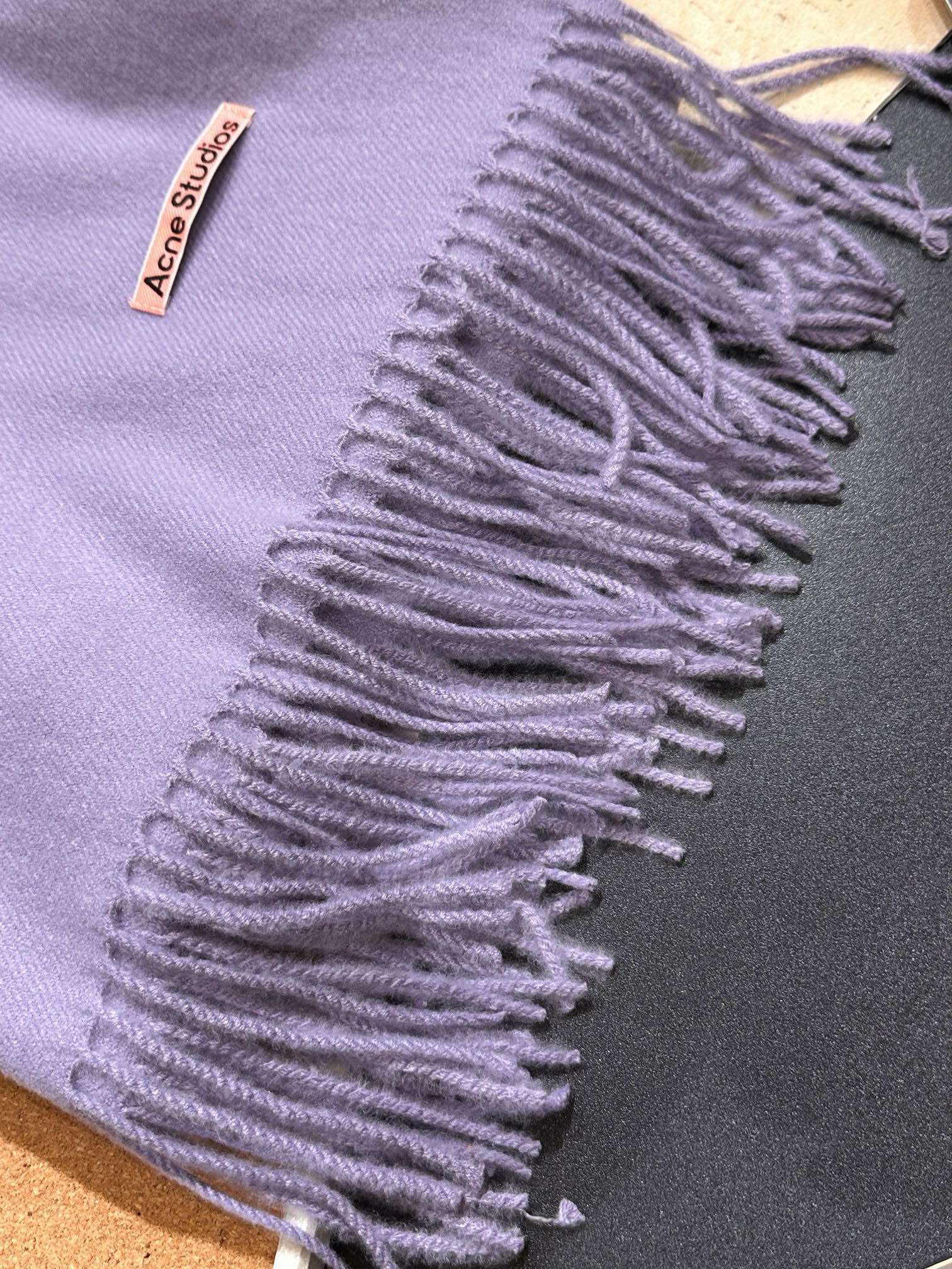 A vibrant Autumn/Winter scarf featuring a bright palette designed to - Comprehensive 8
