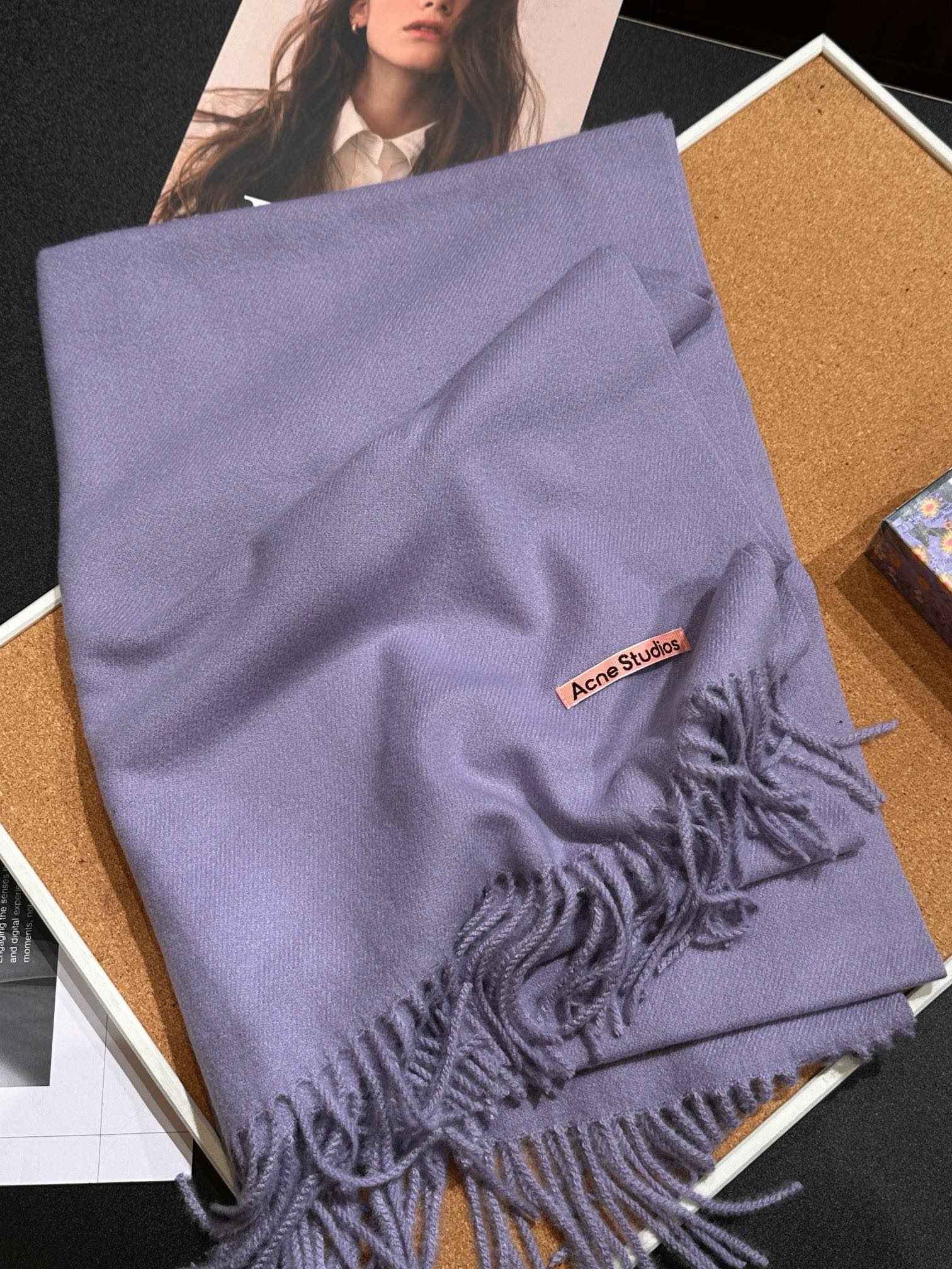 A vibrant Autumn/Winter scarf featuring a bright palette designed to - Comprehensive 9