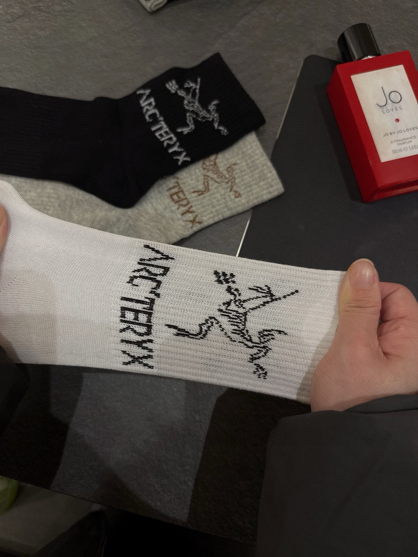 Crafted from fine-gauge, 100% combed cotton yarn. Soft to the touch, thi - Comprehensive 5