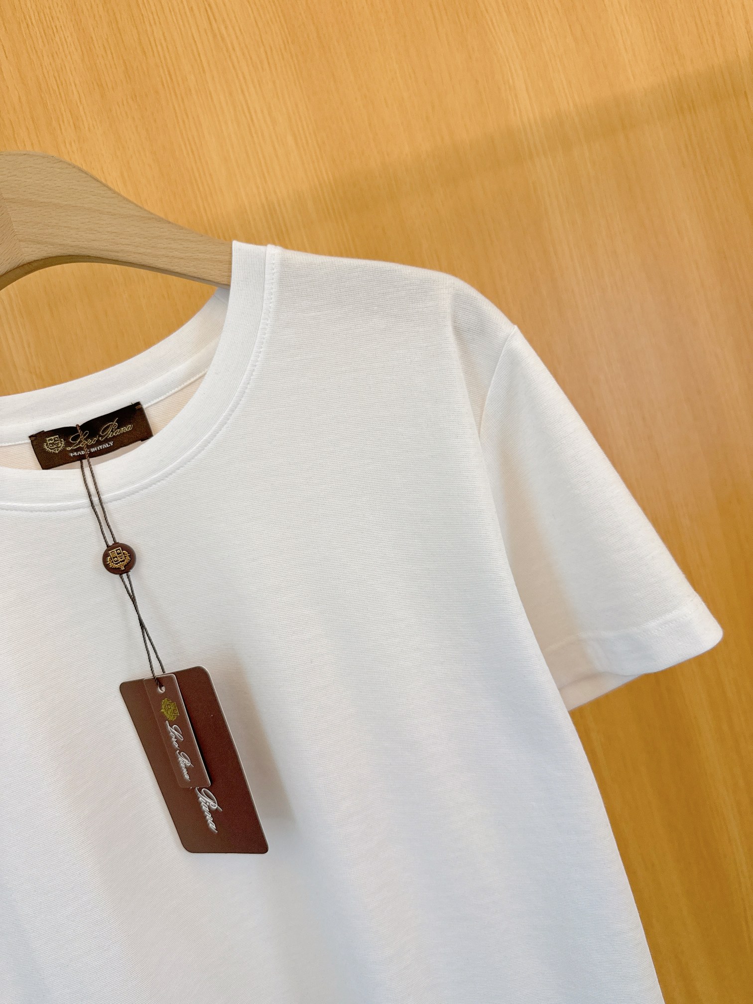 Luxurious Spring Women’s Clothes by Loro Piana @2025: High-end Quality with Unique Packaging - 图片 4