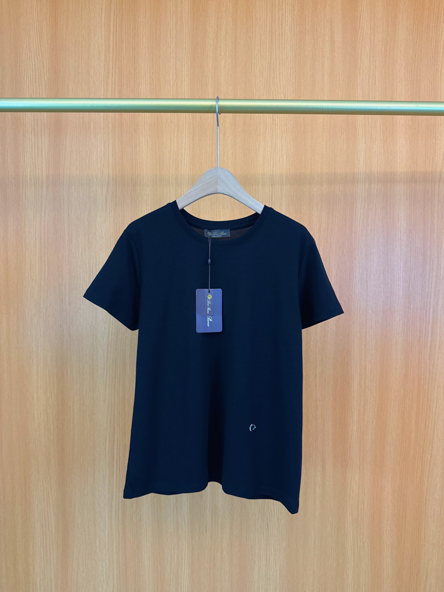Luxurious Spring Women’s Clothes by Loro Piana with High-end Quality Packaging - 图片 1