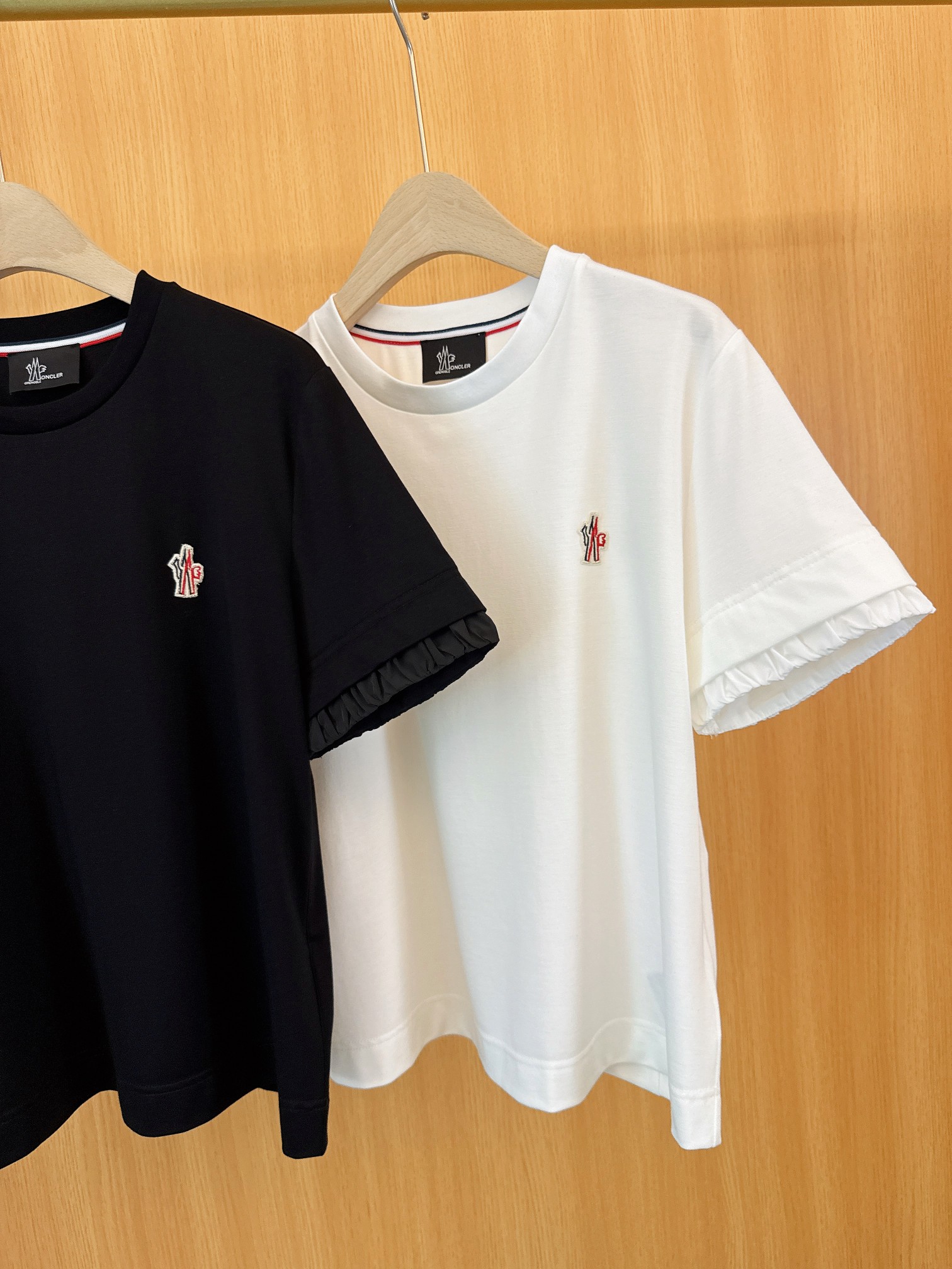 2025 Moncler Exclusive Women’s Cotton T-shirt with Reflective Elements - 图片 4