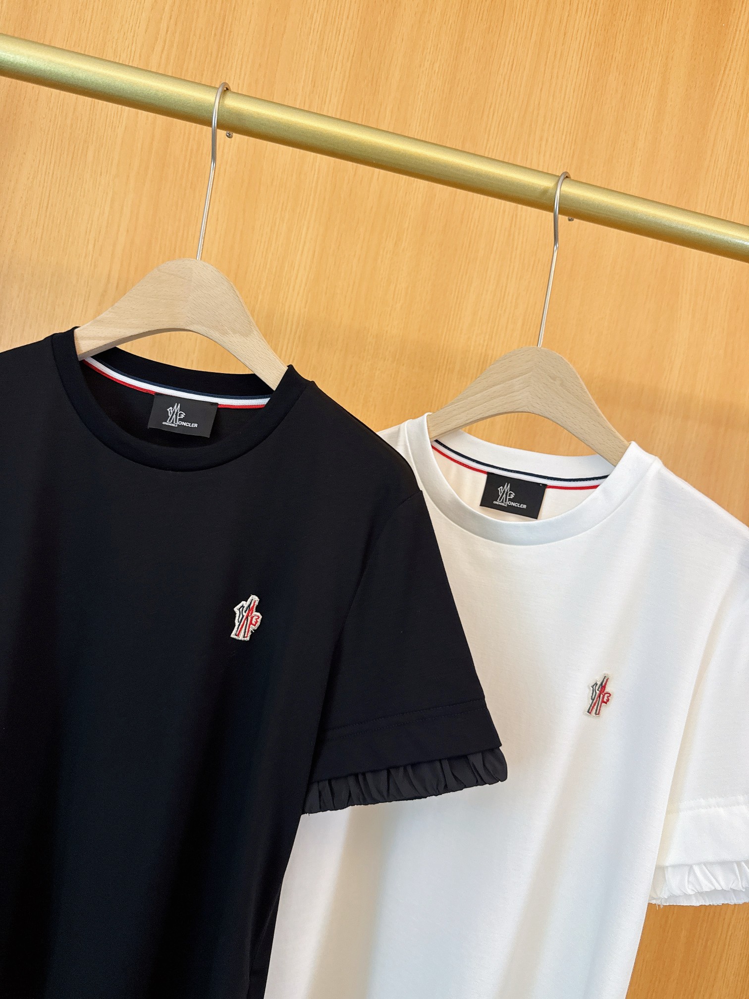 2025 Moncler Exclusive Women’s Cotton T-shirt with Reflective Elements - 图片 3