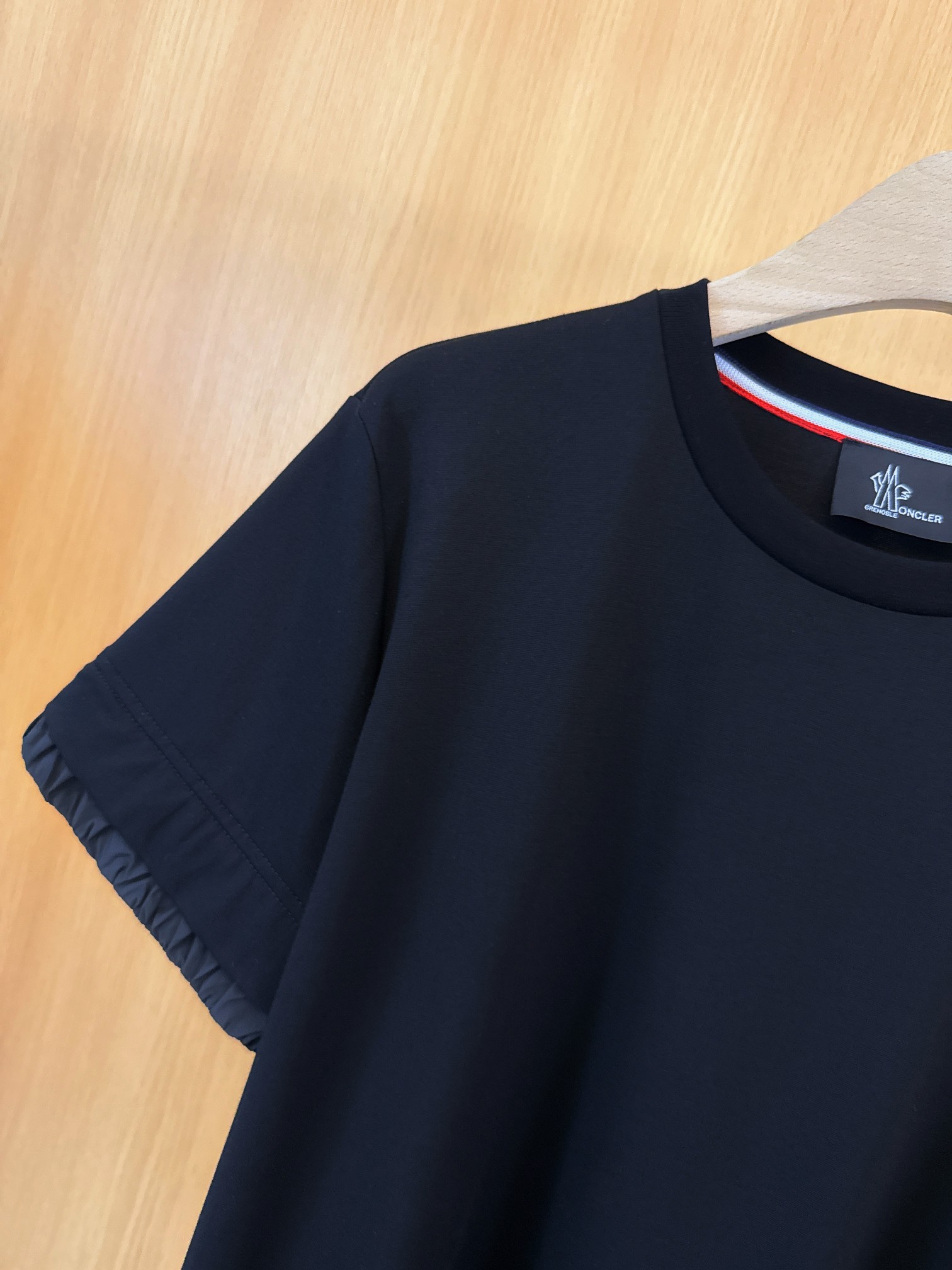 2025 Moncler Exclusive Women’s Cotton T-shirt with Reflective Elements - 图片 5