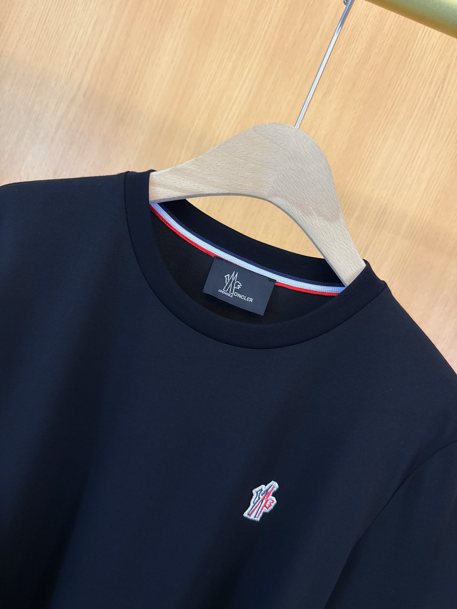 2025 Moncler Exclusive Women’s Cotton T-shirt with Reflective Elements - 图片 9