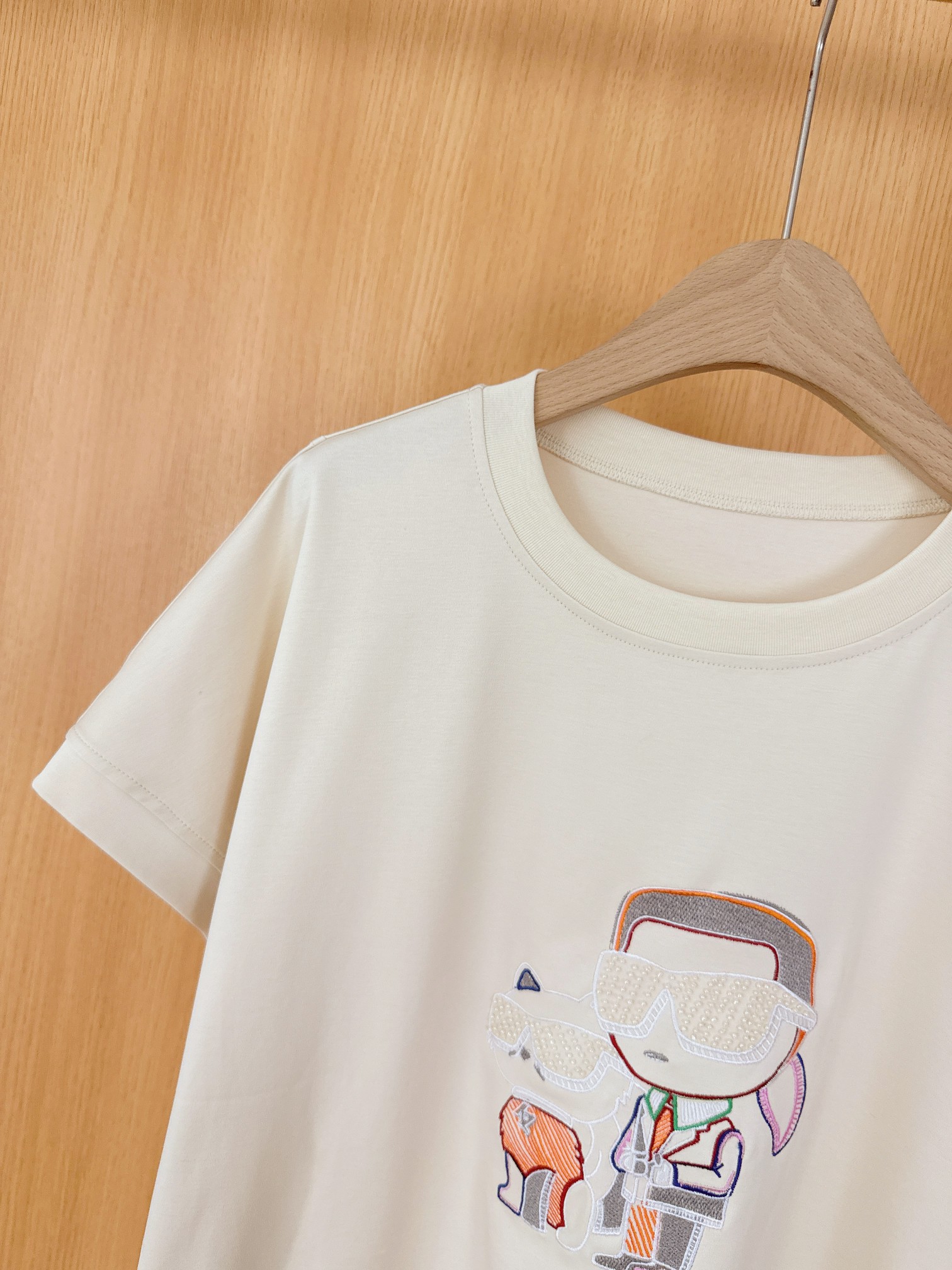 FEND Brand: High-End Women’s Clothes with Unique Design Aesthetics and Quality Packaging - 图片 5