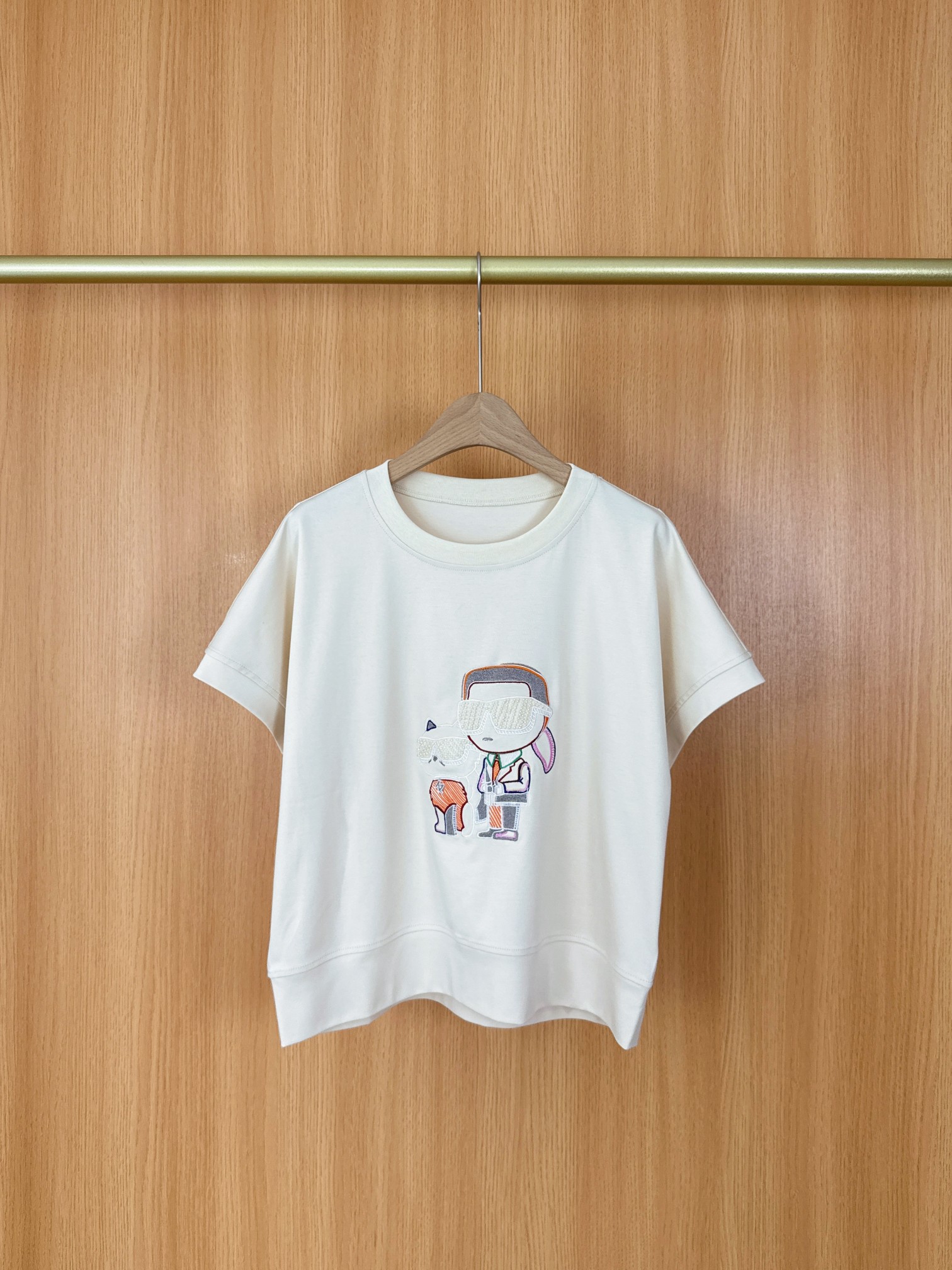 FEND Brand: High-End Women’s Clothes with Unique Design Aesthetics and Quality Packaging - 图片 1