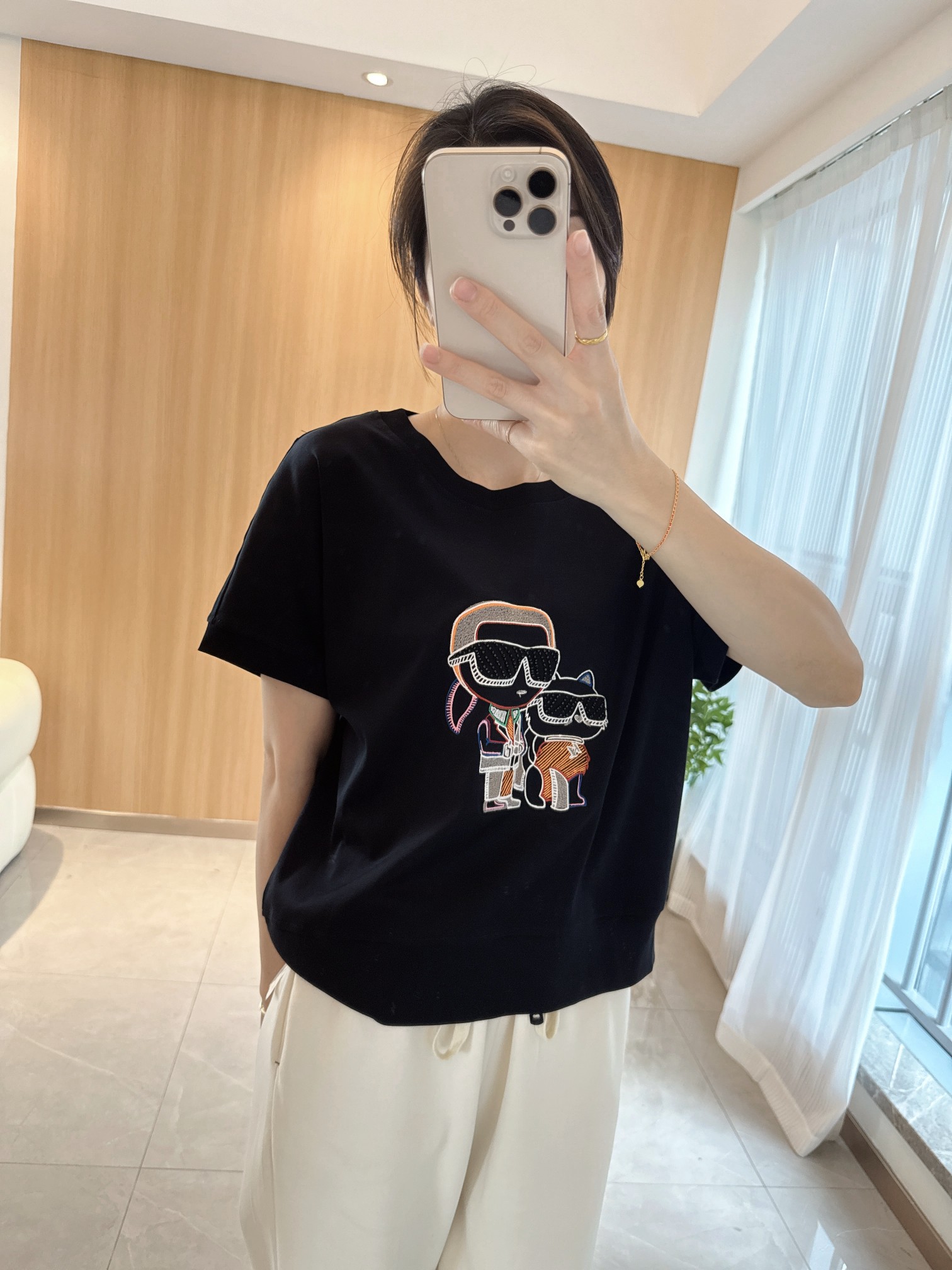 FEND: High-End Quality Women’s Clothes with Unique Design Aesthetics @2025 - 图片 1