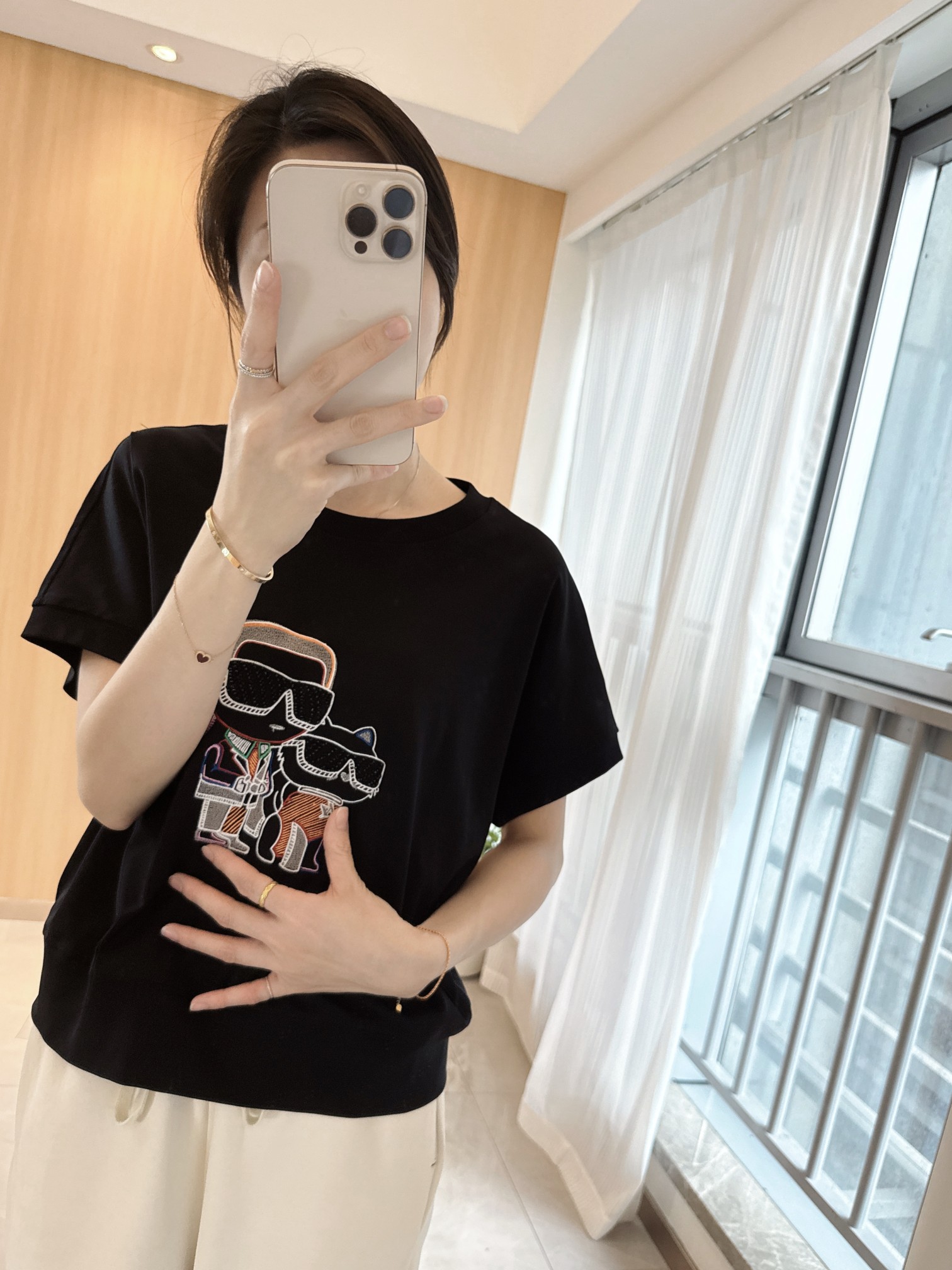 FEND: High-End Quality Women’s Clothes with Unique Design Aesthetics @2025 - 图片 4