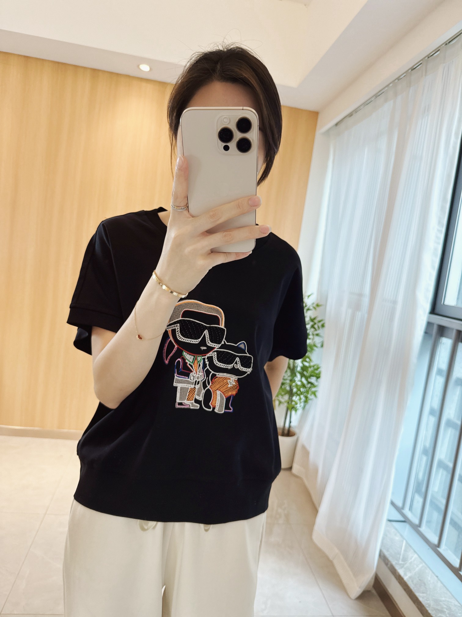 FEND: High-End Quality Women’s Clothes with Unique Design Aesthetics @2025 - 图片 2