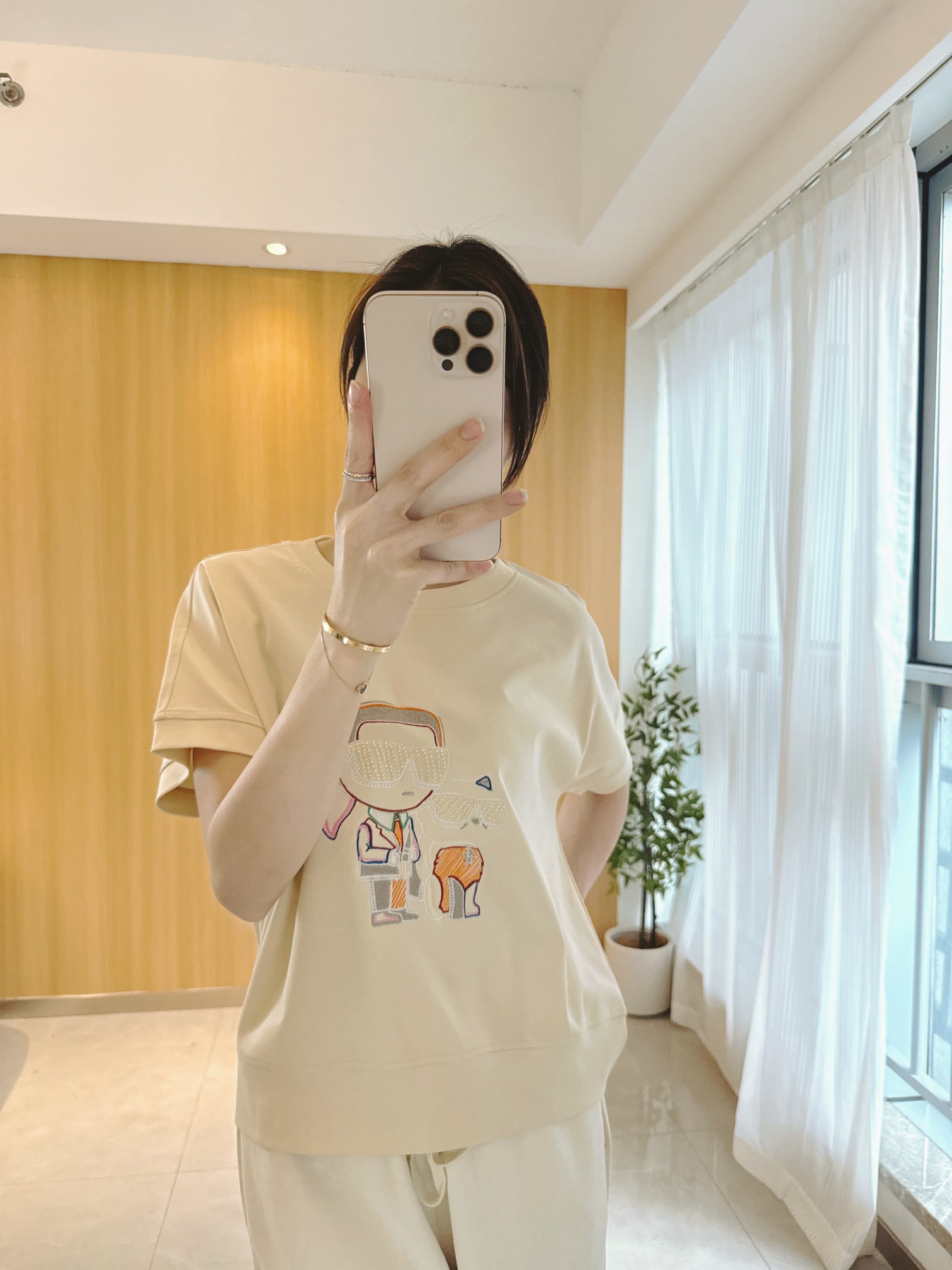 FEND: High-End Quality Women’s Clothes with Unique Design Aesthetics and Packaging Zips - 图片 4