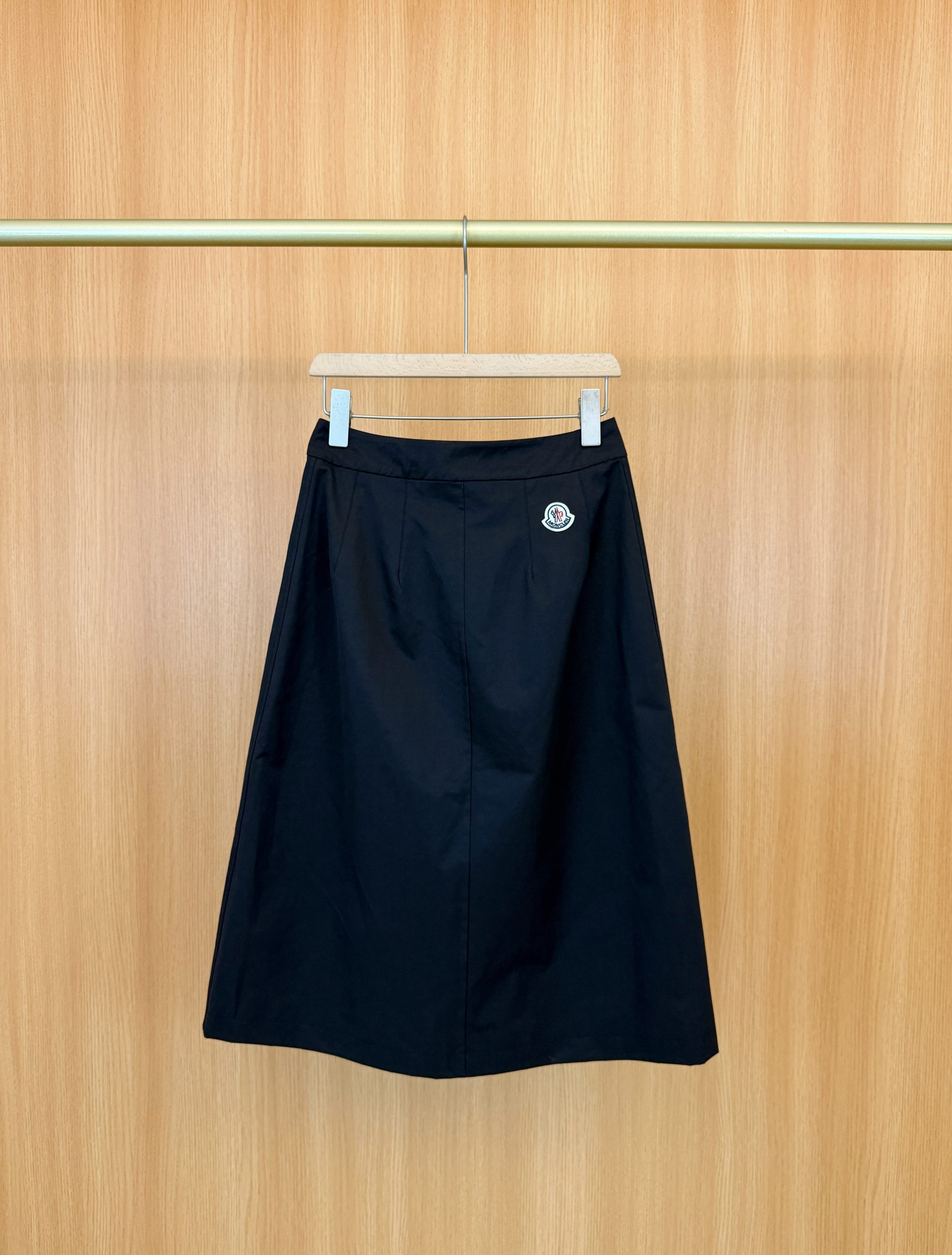 High-end Women’s Clothes with Slashed Fabric Skirt and Custom Hardware Locks - 图片 9