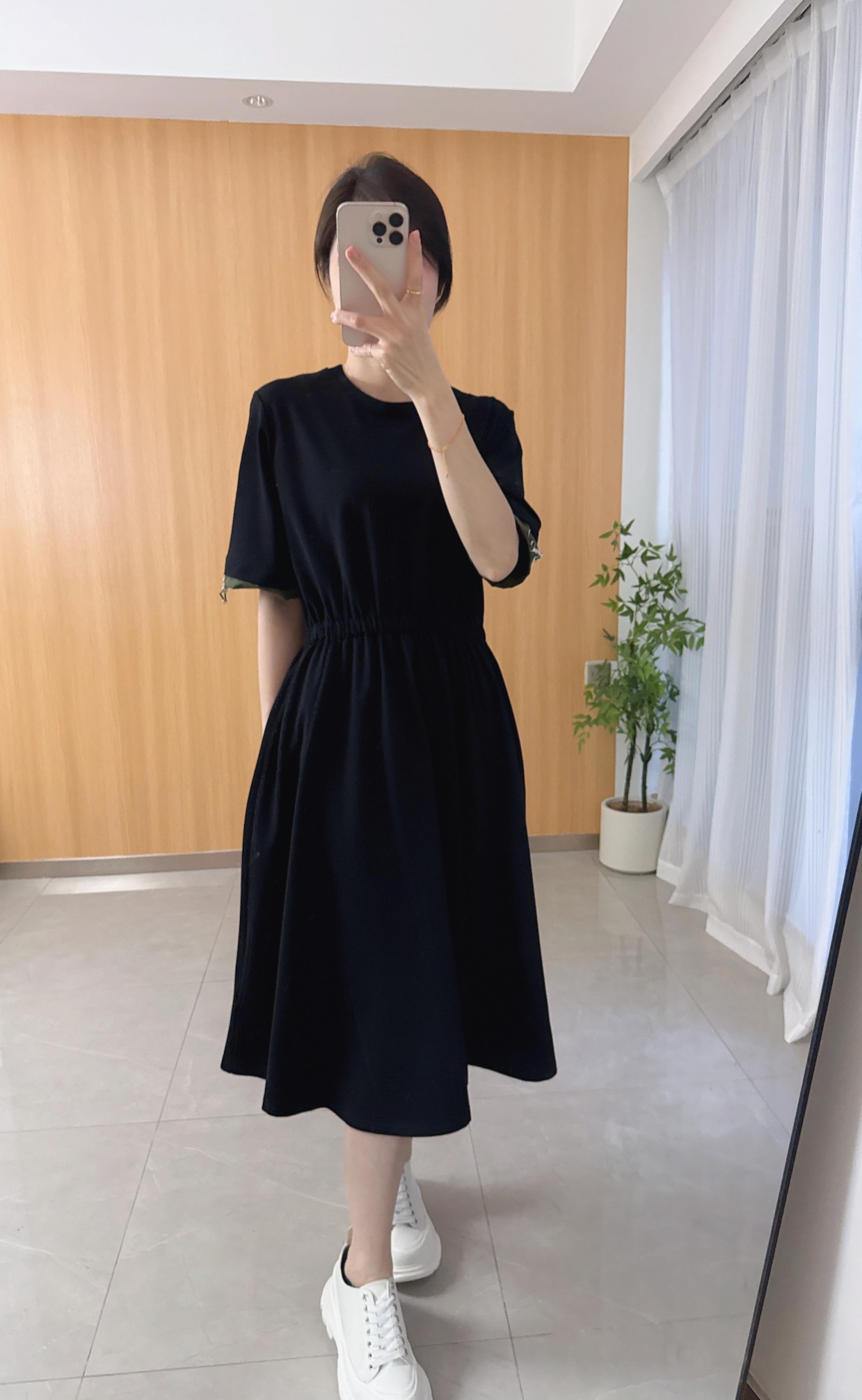 High Quality Women’s Clothes: Moncler’s Colored Dress with Stylish Design - 图片 2