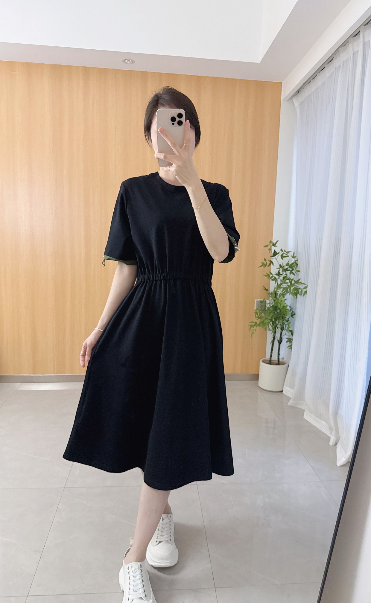 High Quality Women’s Clothes: Moncler’s Colored Dress with Stylish Design - 图片 4